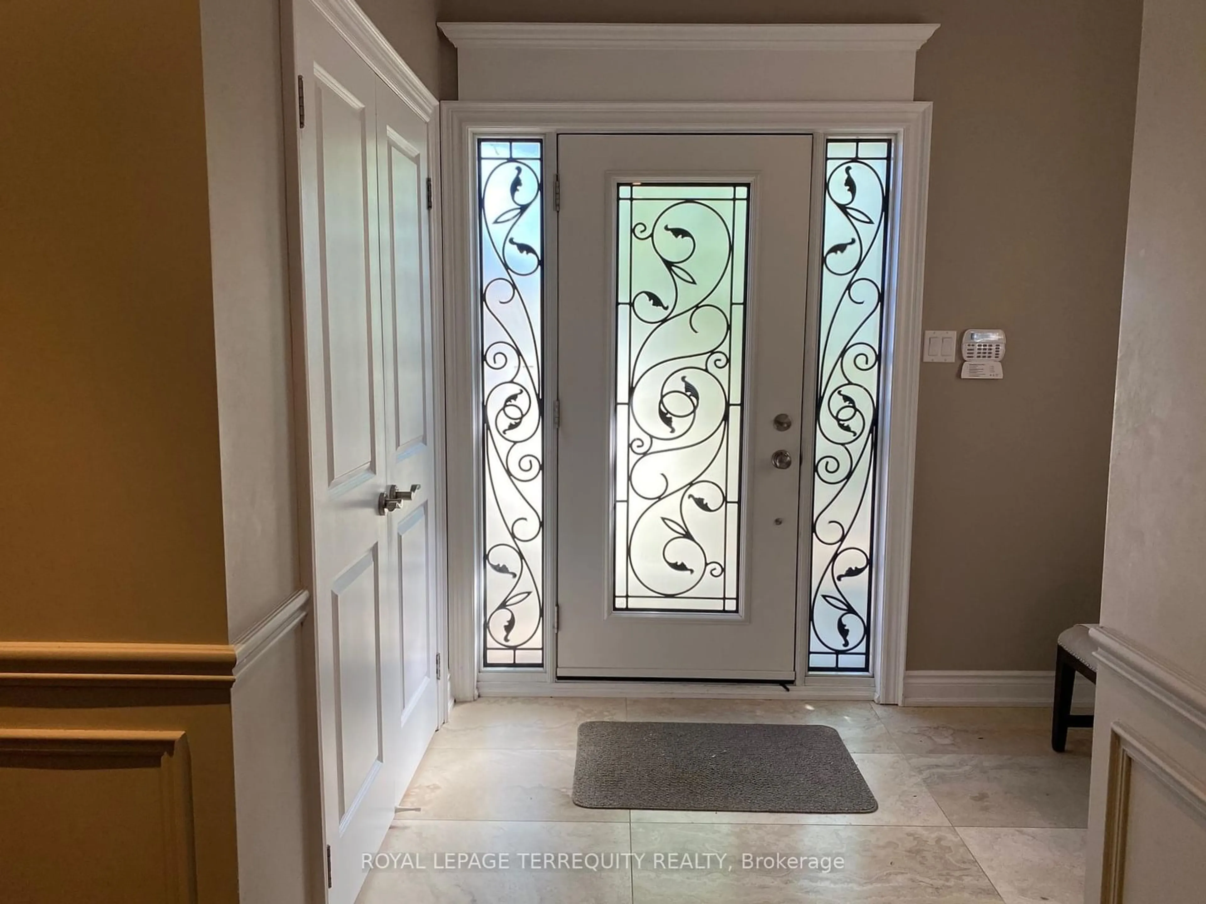 Indoor entryway for 122 Beverley Glen Blvd, Vaughan Ontario L4J 7V2