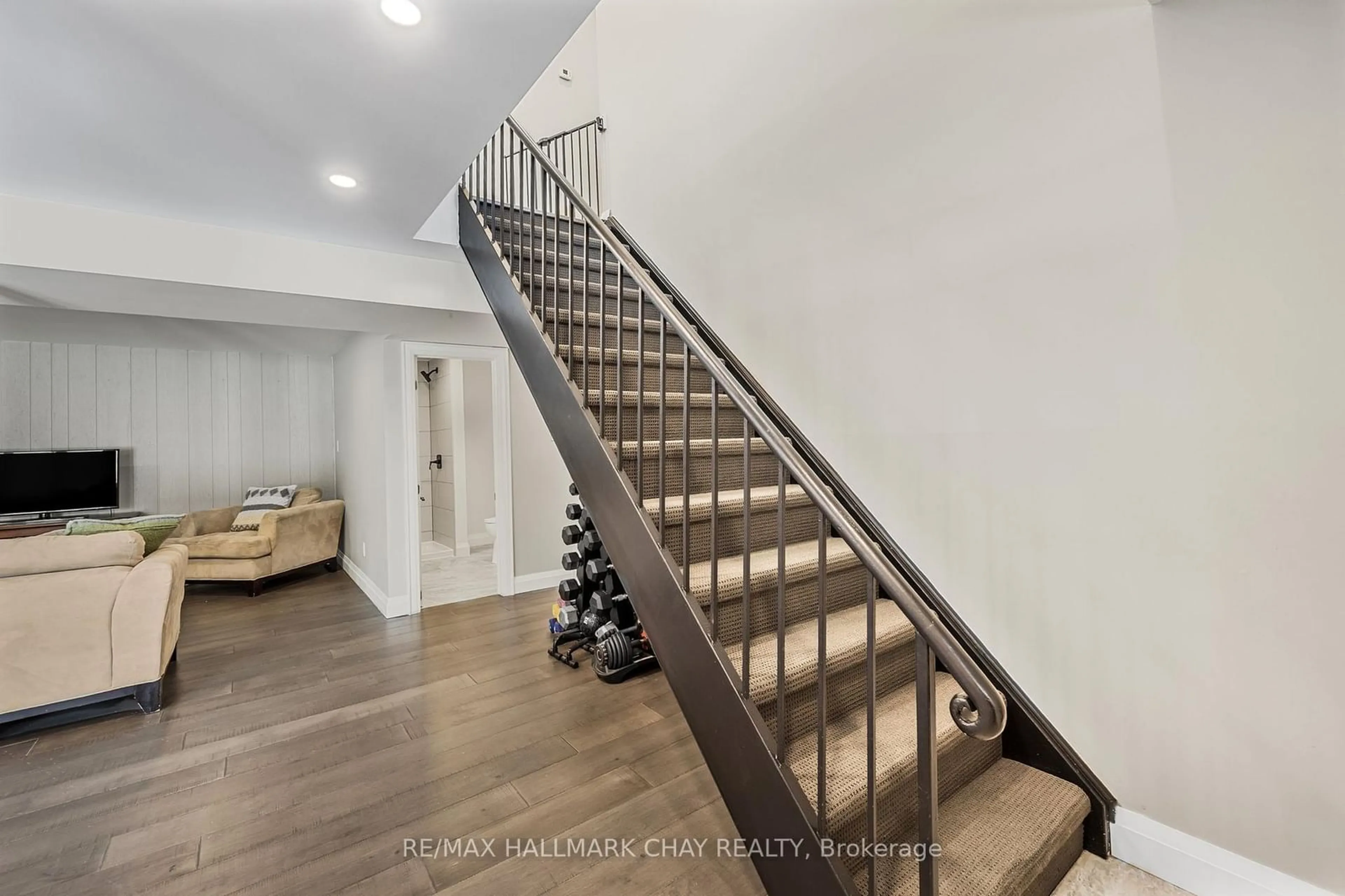 Stairs for 24 Plank Rd, East Gwillimbury Ontario L9N 1B4