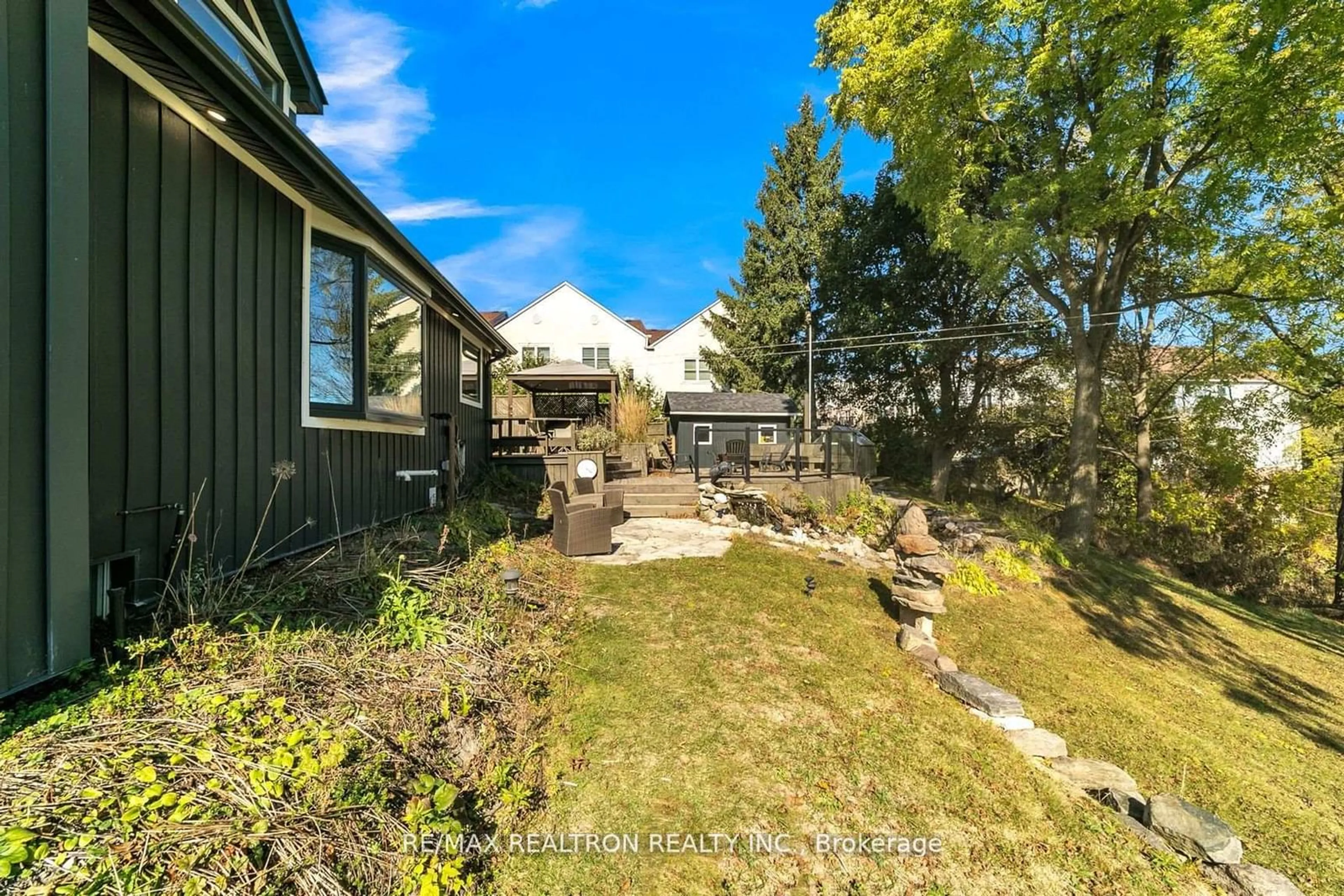 A pic from outside/outdoor area/front of a property/back of a property/a pic from drone, water/lake/river/ocean view for 479 Millard Ave, Newmarket Ontario L3Y 2A6