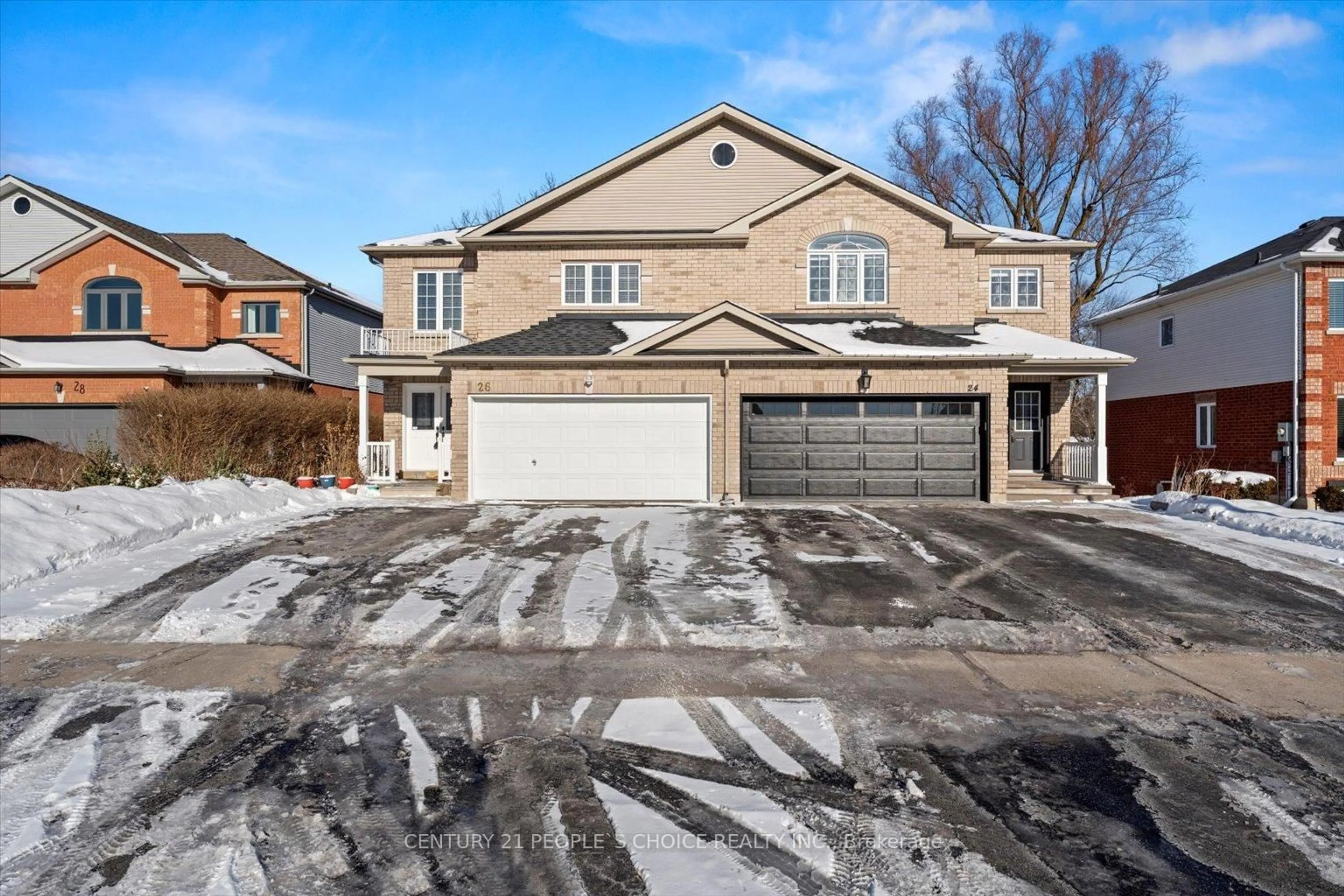 A pic from outside/outdoor area/front of a property/back of a property/a pic from drone, street for 26 Rainbow Crt, Georgina Ontario L4P 3Z6