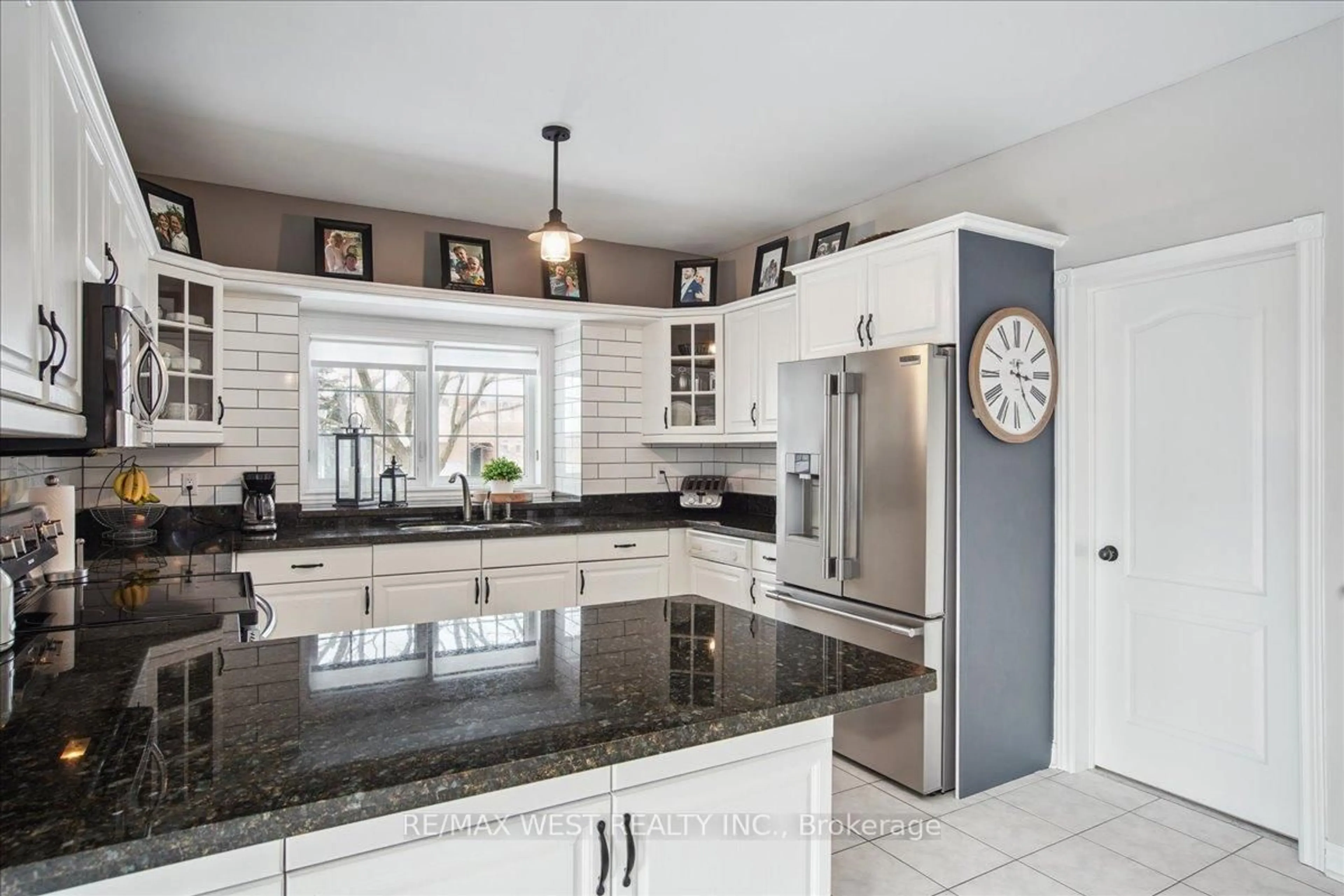 Contemporary kitchen, ceramic/tile floor for 758 Exceller Circ, Newmarket Ontario L3X 1P5