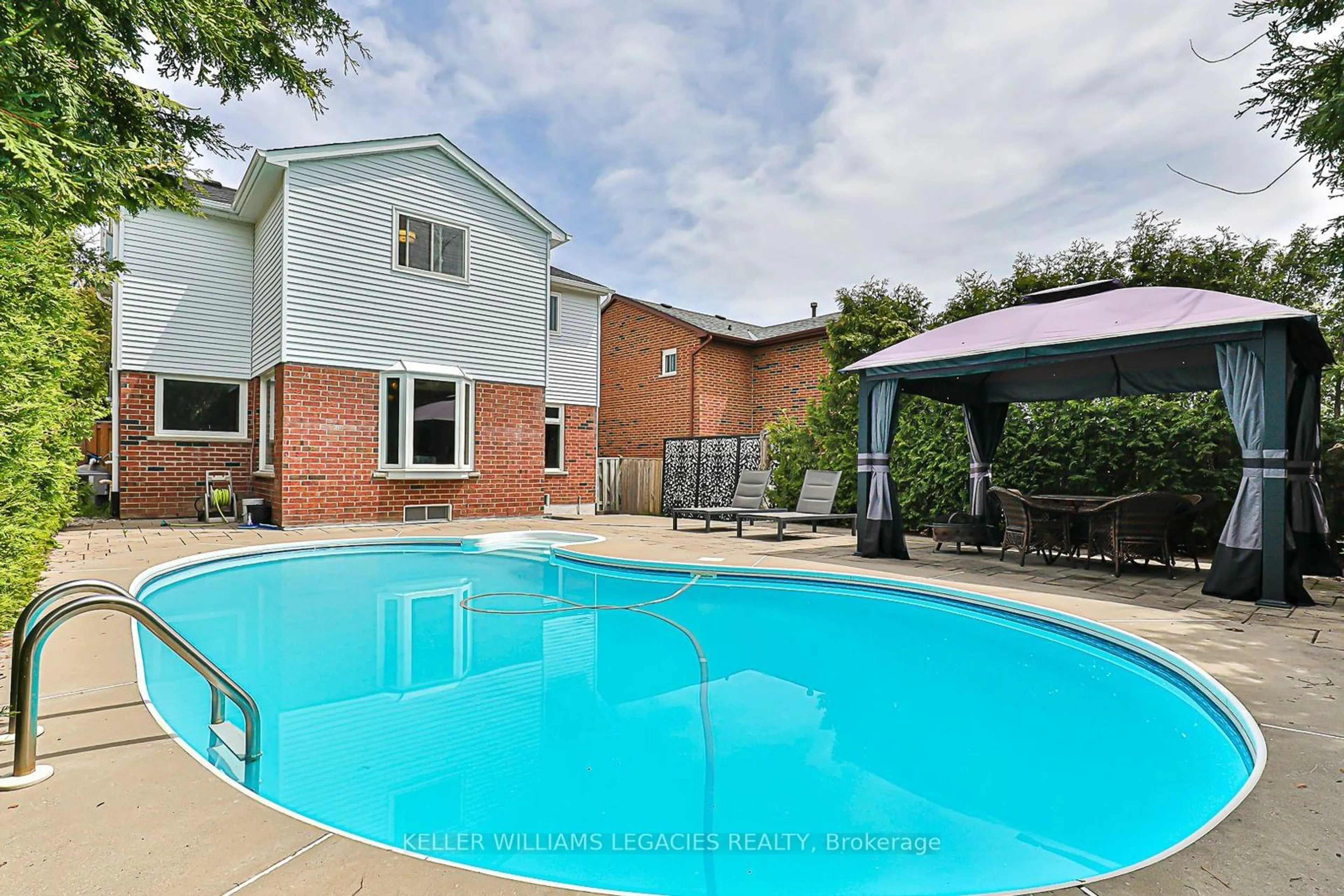 Pool for 33 Moffat Cres, Aurora Ontario L4G 4Z9