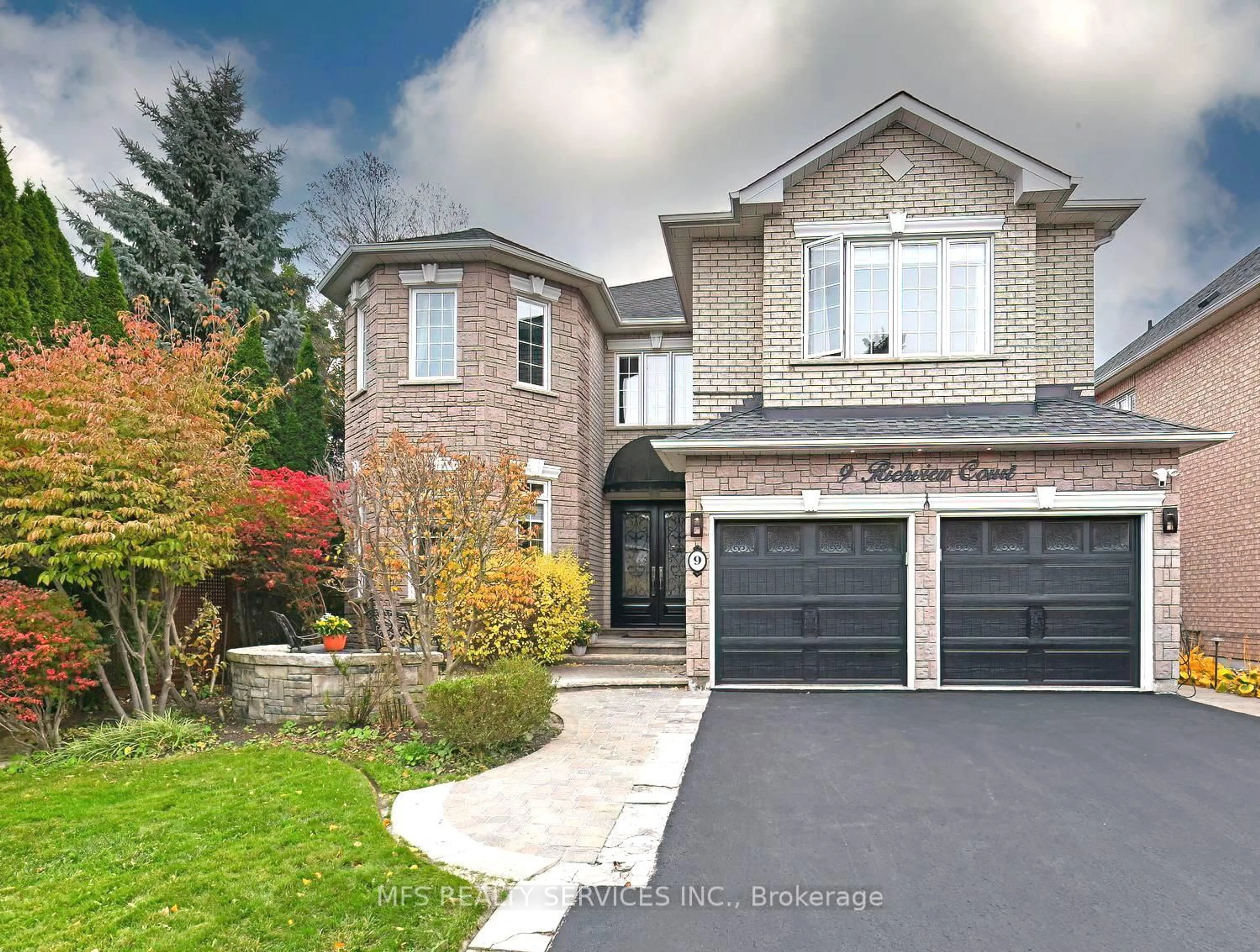 Home with brick exterior material, street for 9 Richview Crt, Markham Ontario L3T 7S9