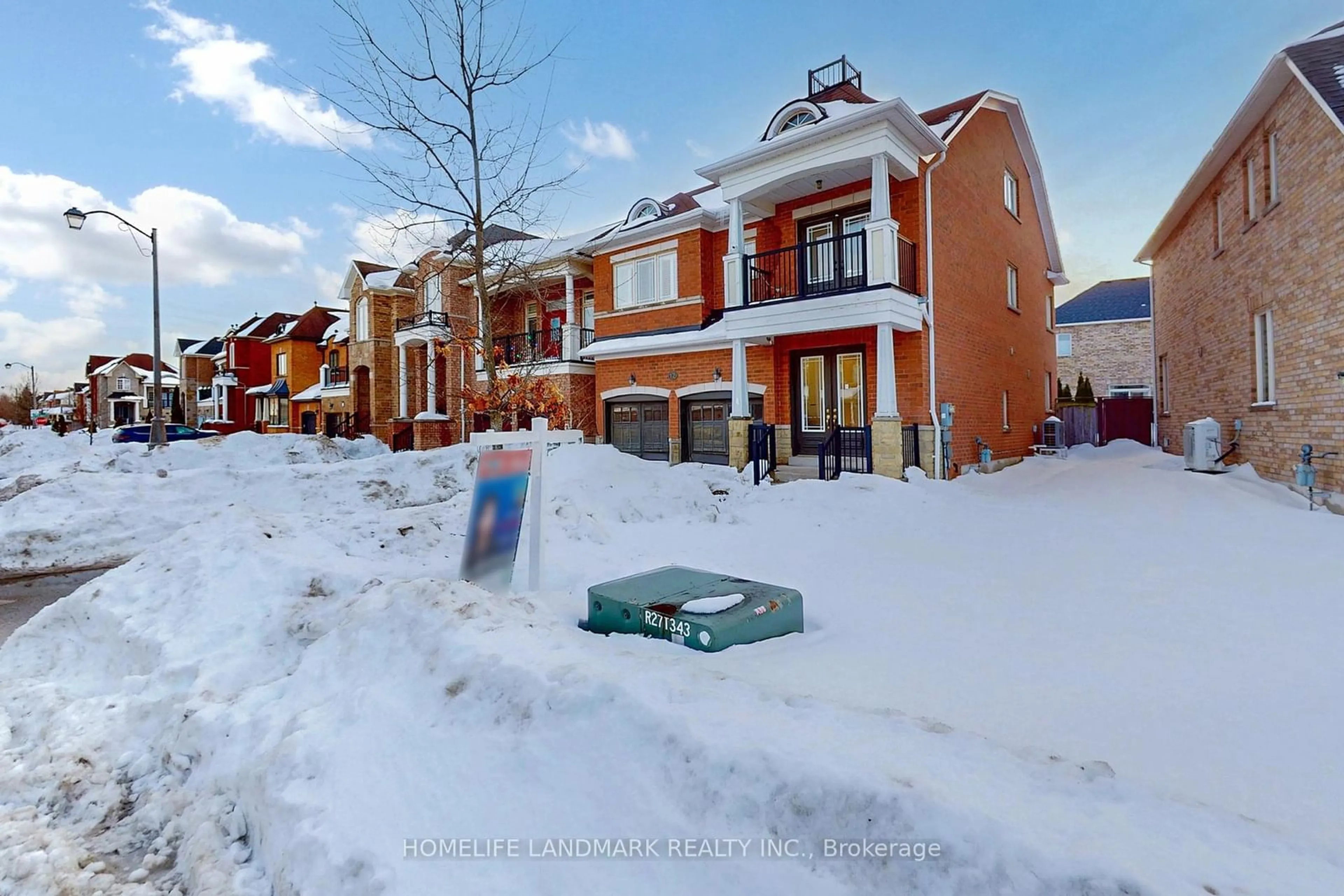 A pic from outside/outdoor area/front of a property/back of a property/a pic from drone, street for 12 Parsell St, Richmond Hill Ontario L4E 0C7