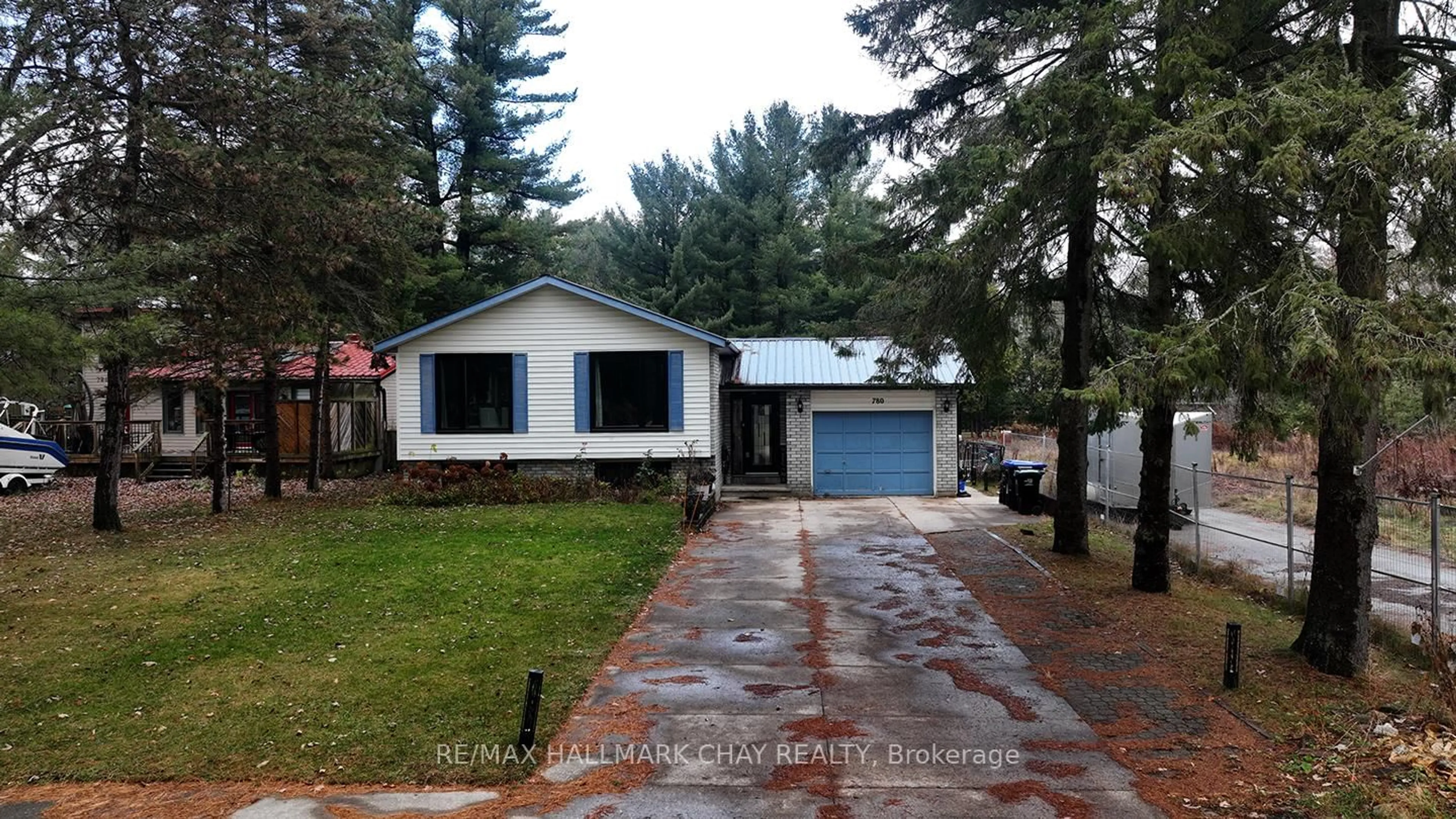 Home with vinyl exterior material, street for 780 Pinegrove Ave, Innisfil Ontario L9S 2K2
