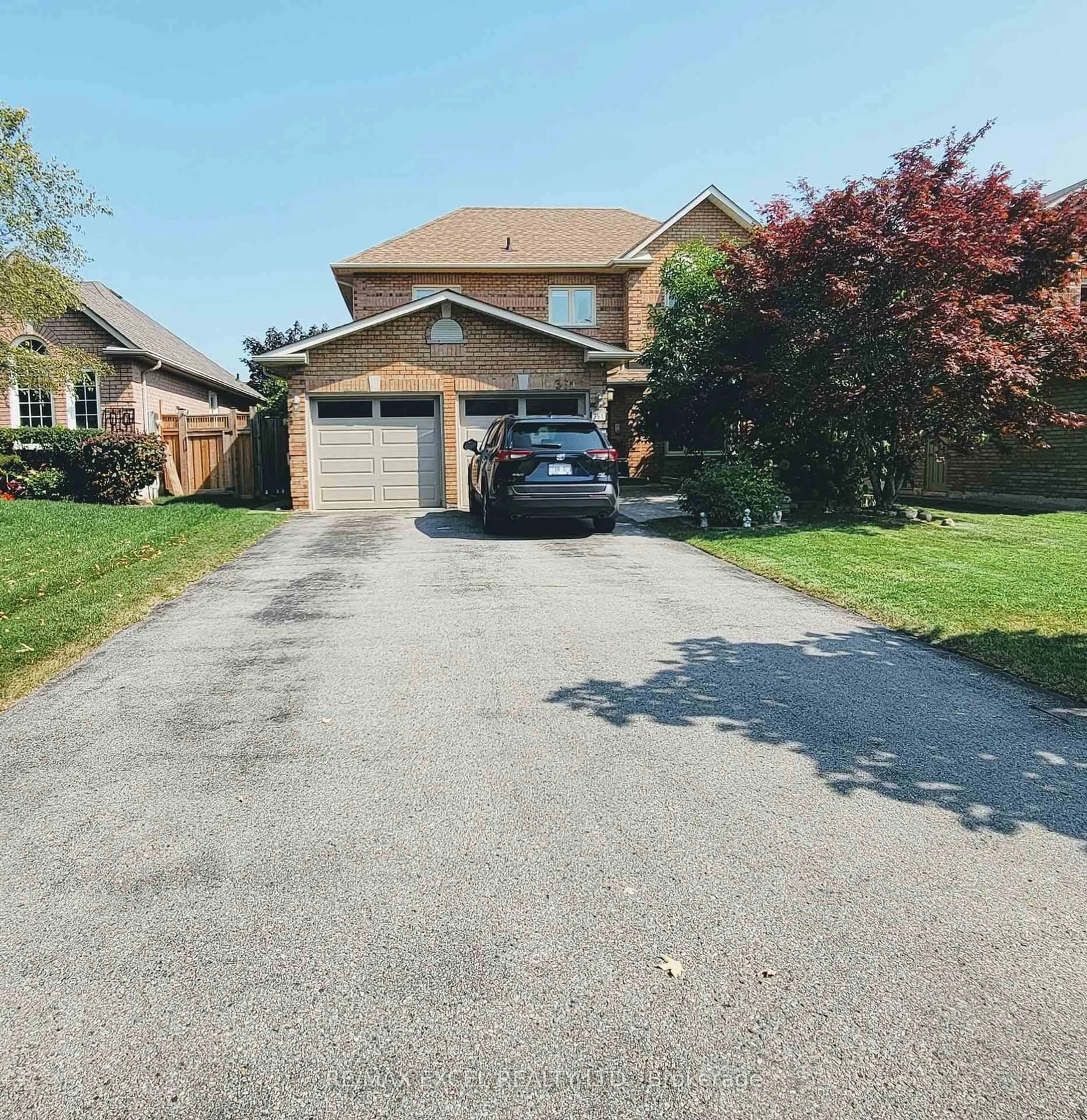 A pic from outside/outdoor area/front of a property/back of a property/a pic from drone, street for 361 Chambers Cres, Newmarket Ontario L3X 1T3