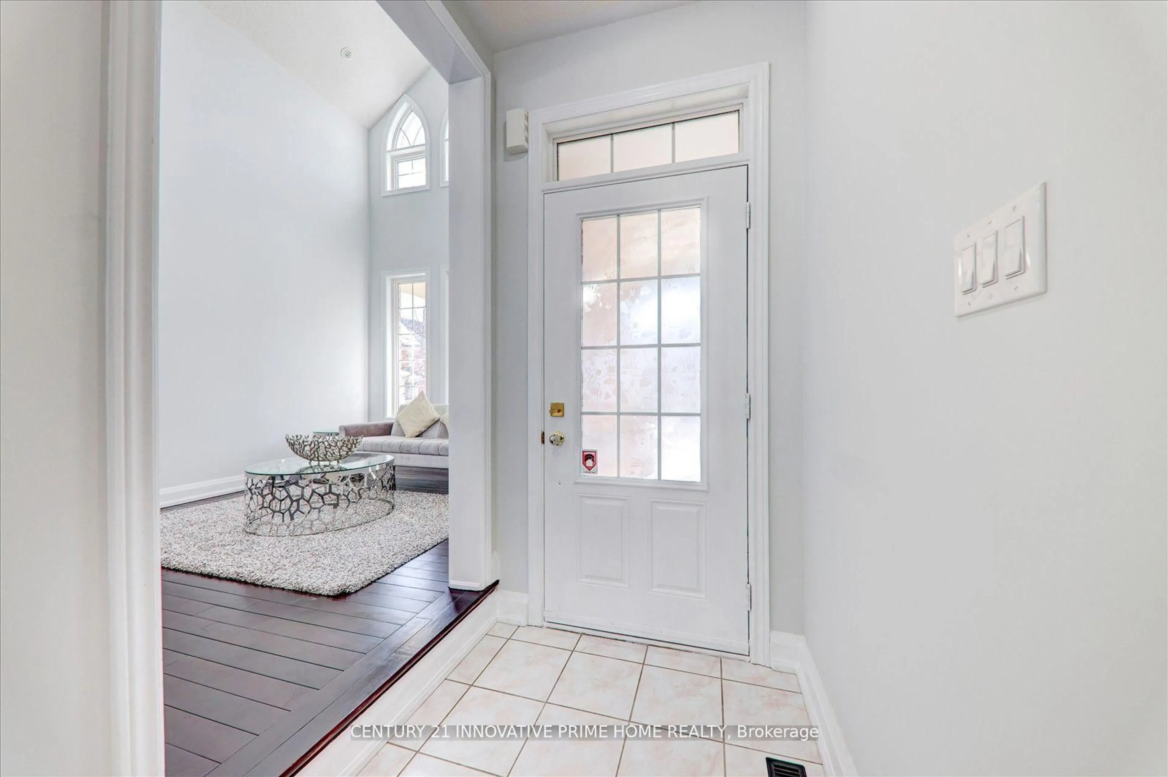 Indoor entryway for 106 Geddington Cres, Markham Ontario L6B 0M6