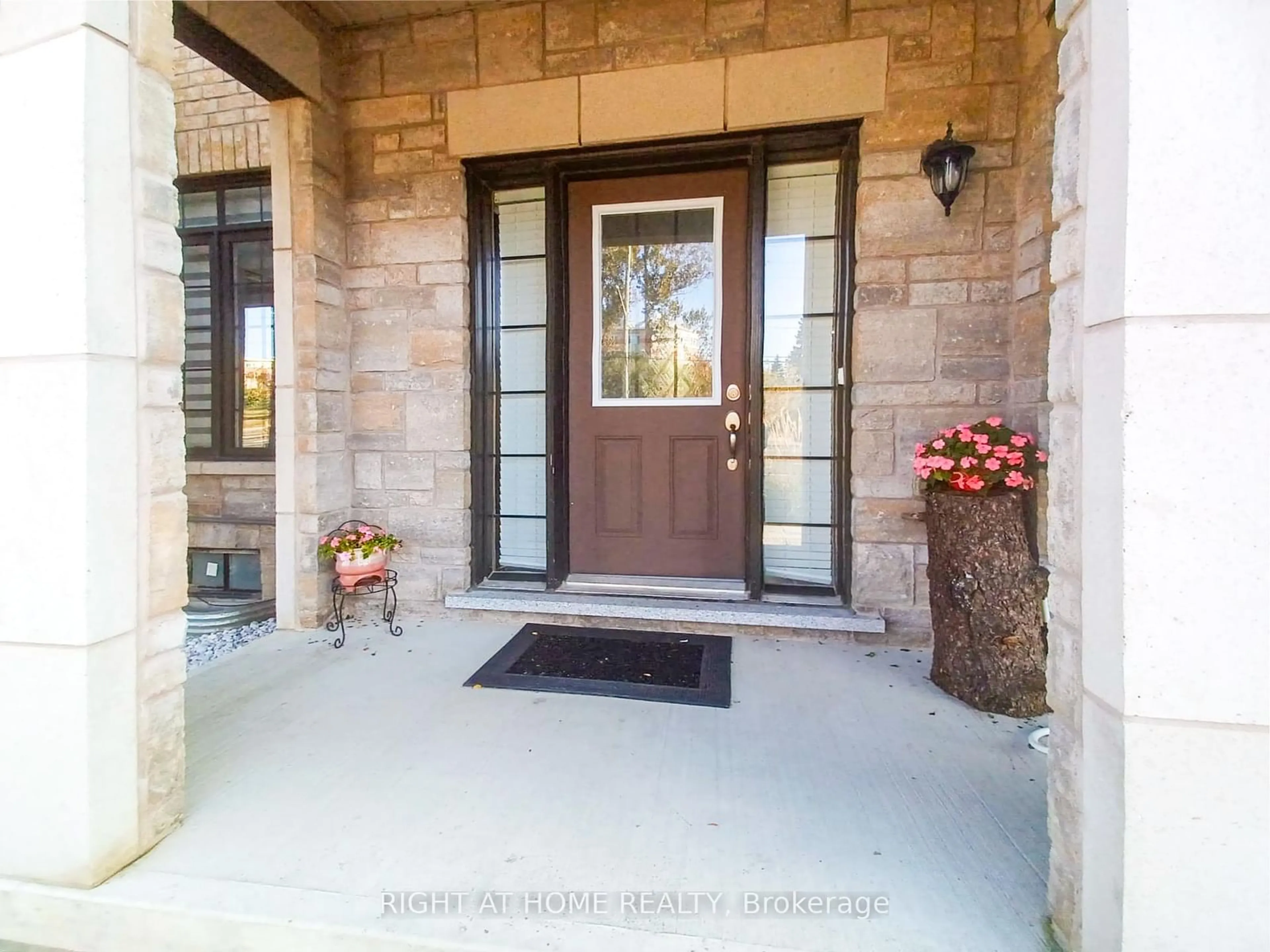 Indoor entryway for 297 Bloomington Rd, Richmond Hill Ontario L4E 1G4