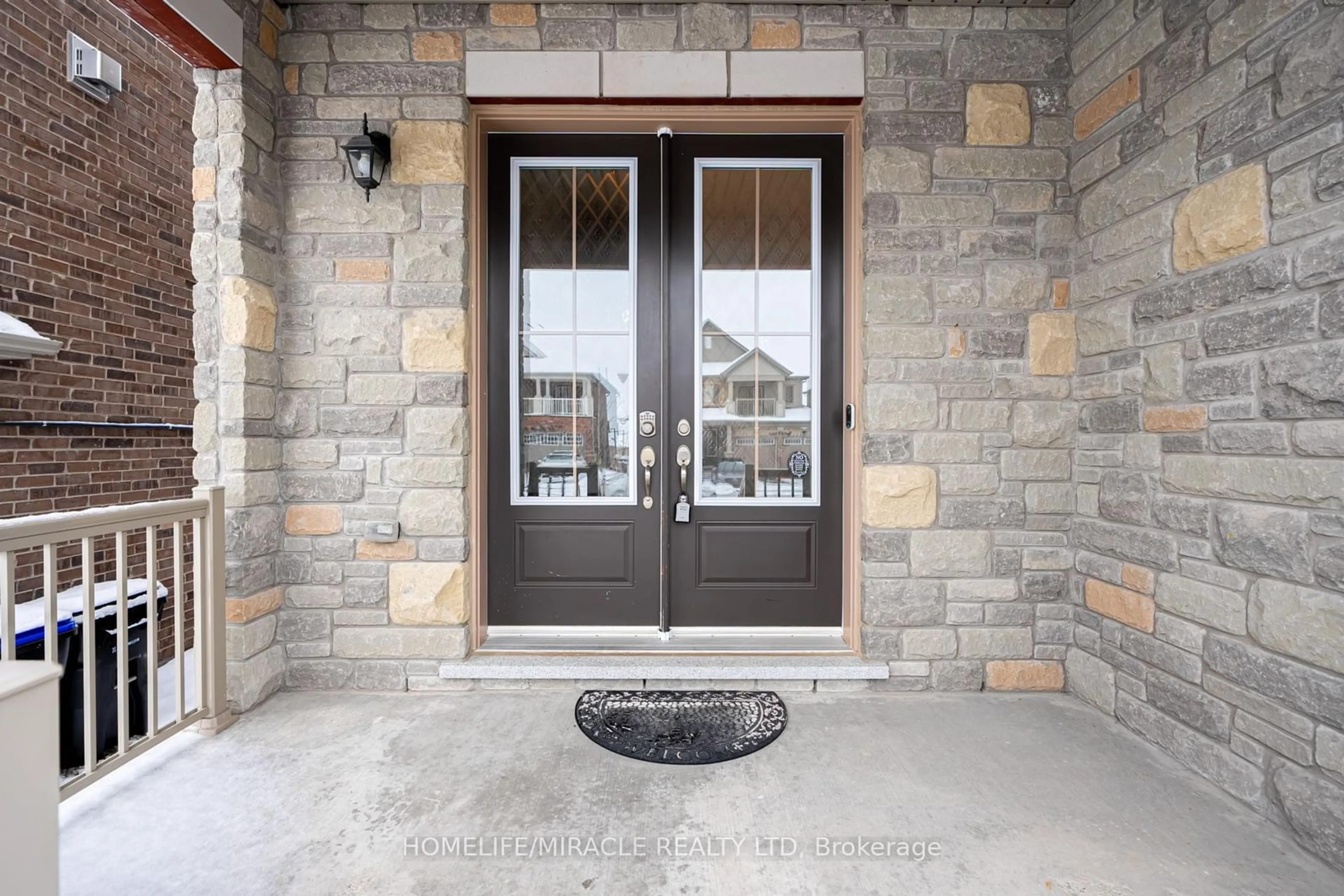 Indoor entryway for 87 Sutcliffe Way, New Tecumseth Ontario L9R 0N9