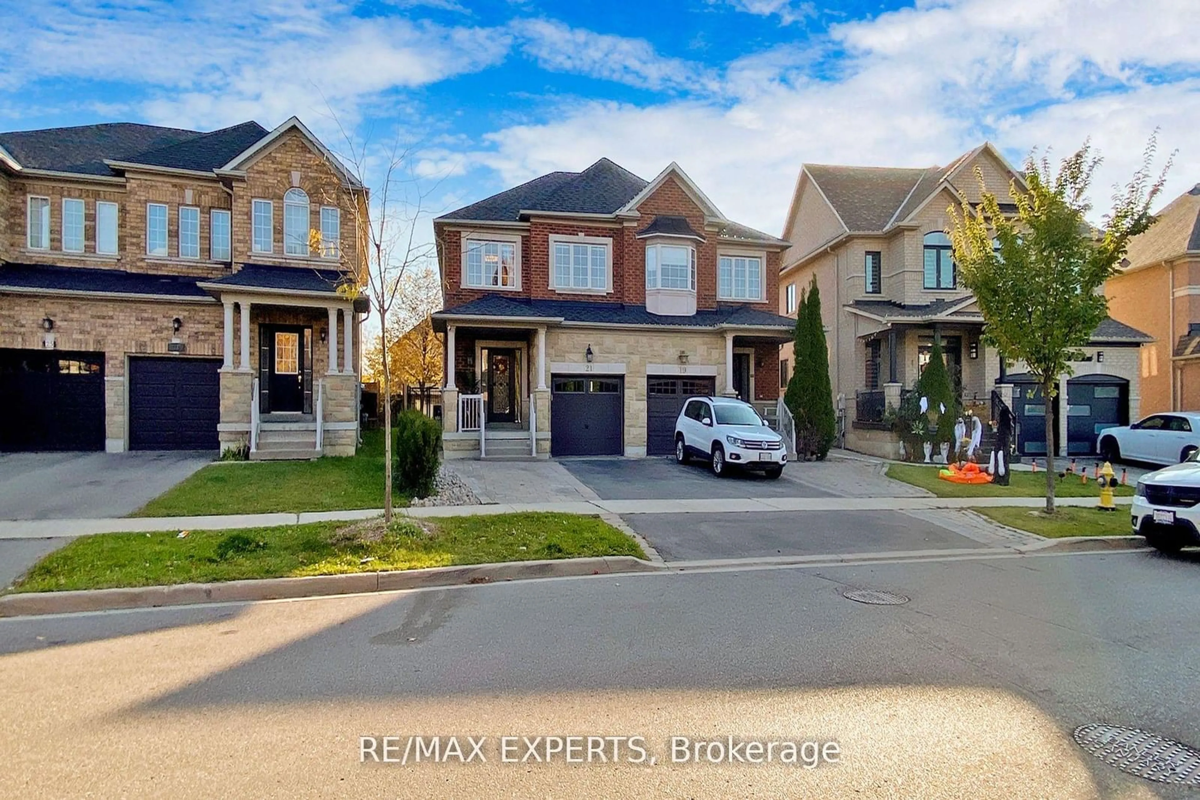 Home with brick exterior material, street for 21 Twin Hills Cres, Vaughan Ontario L4H 0G5