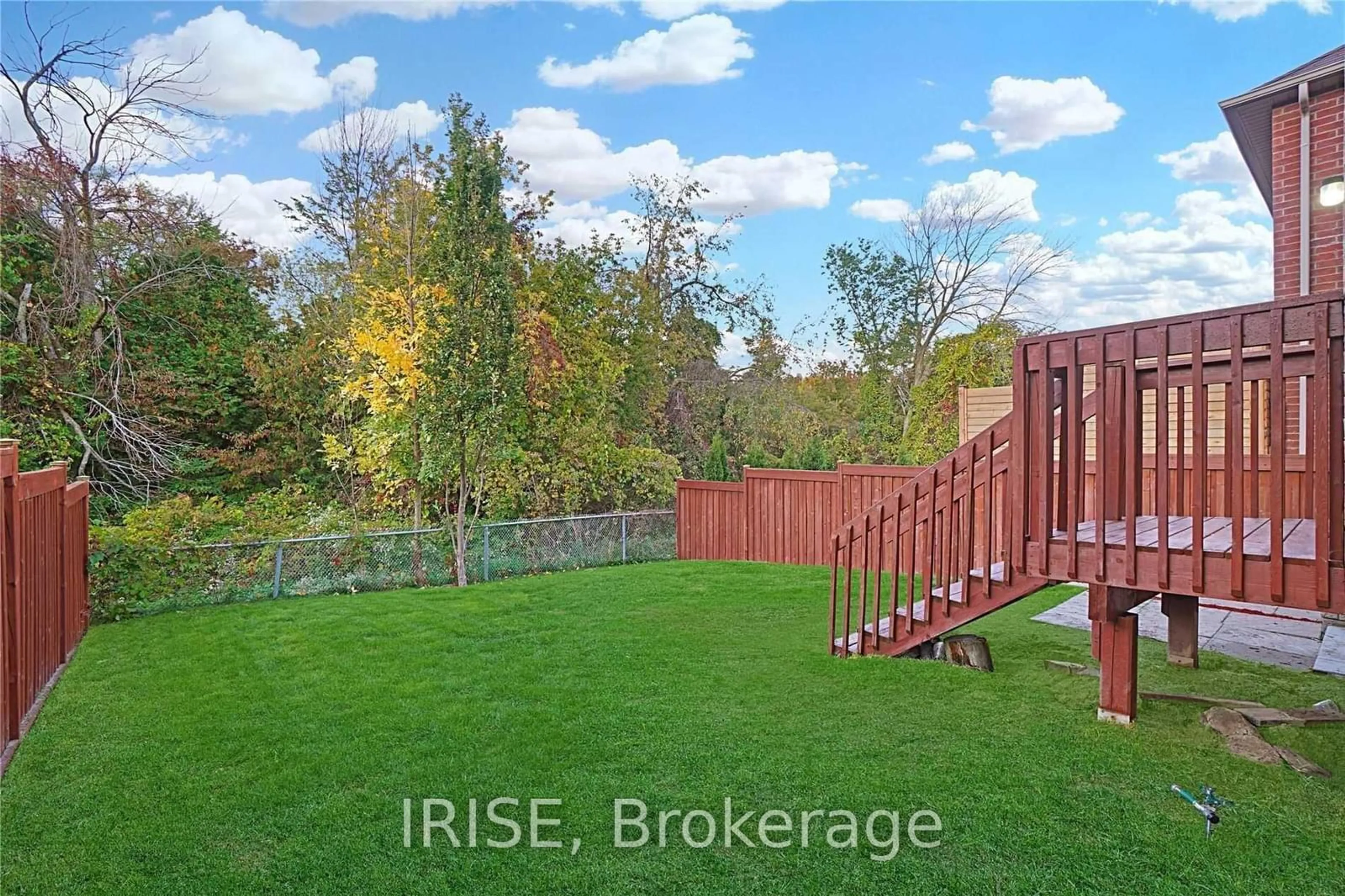 A pic from outside/outdoor area/front of a property/back of a property/a pic from drone, forest/trees view for 1232 Fox Hill St, Innisfil Ontario L9S 4Y5