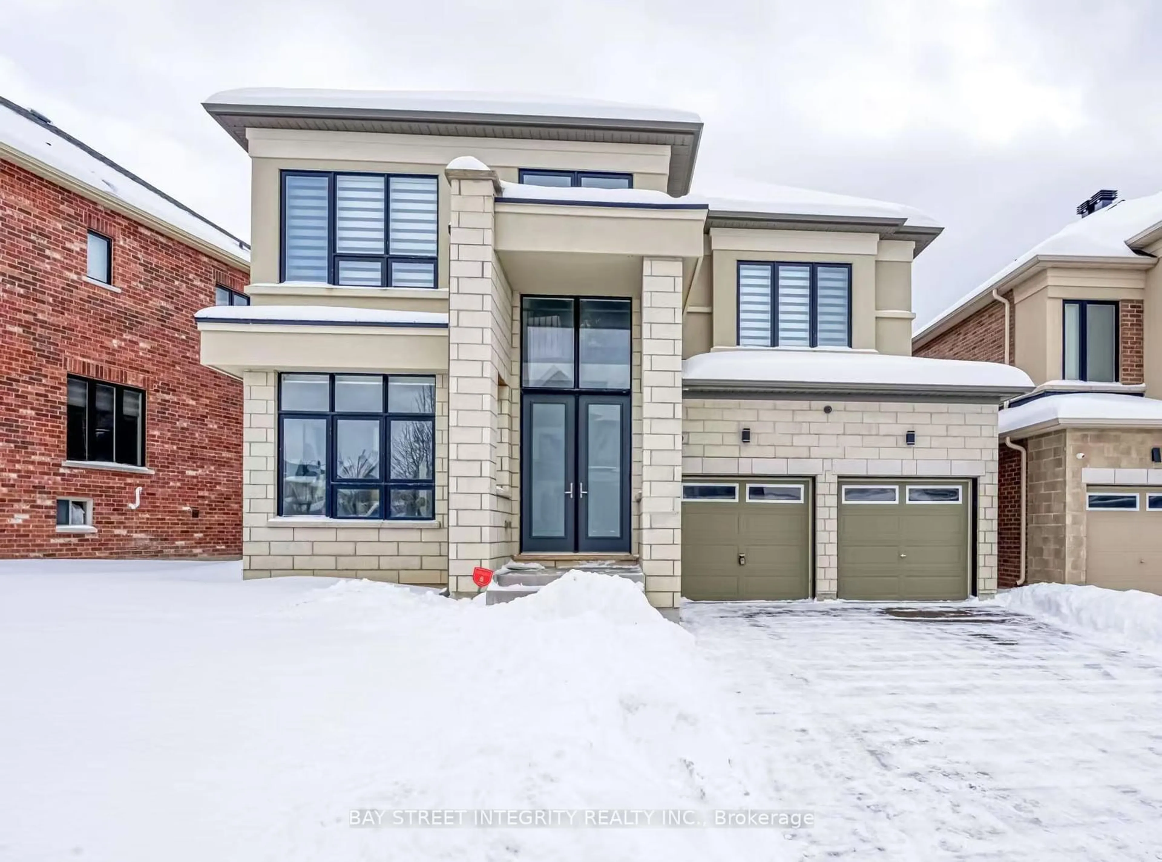 Home with brick exterior material, street for 90 Crane St, Aurora Ontario L4G 1C9