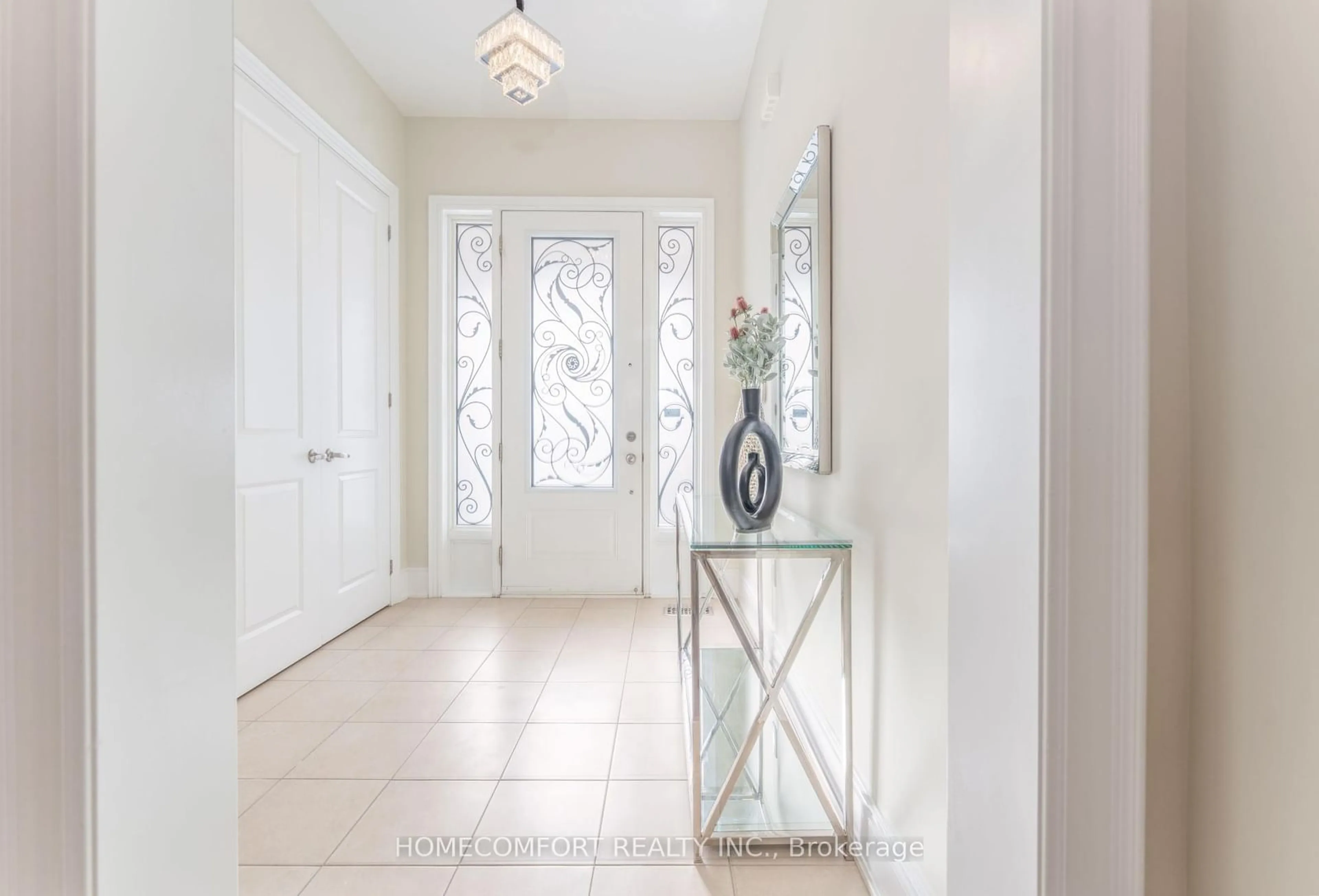 Indoor entryway for 29 Gracedale Dr, Richmond Hill Ontario L4C 0S8