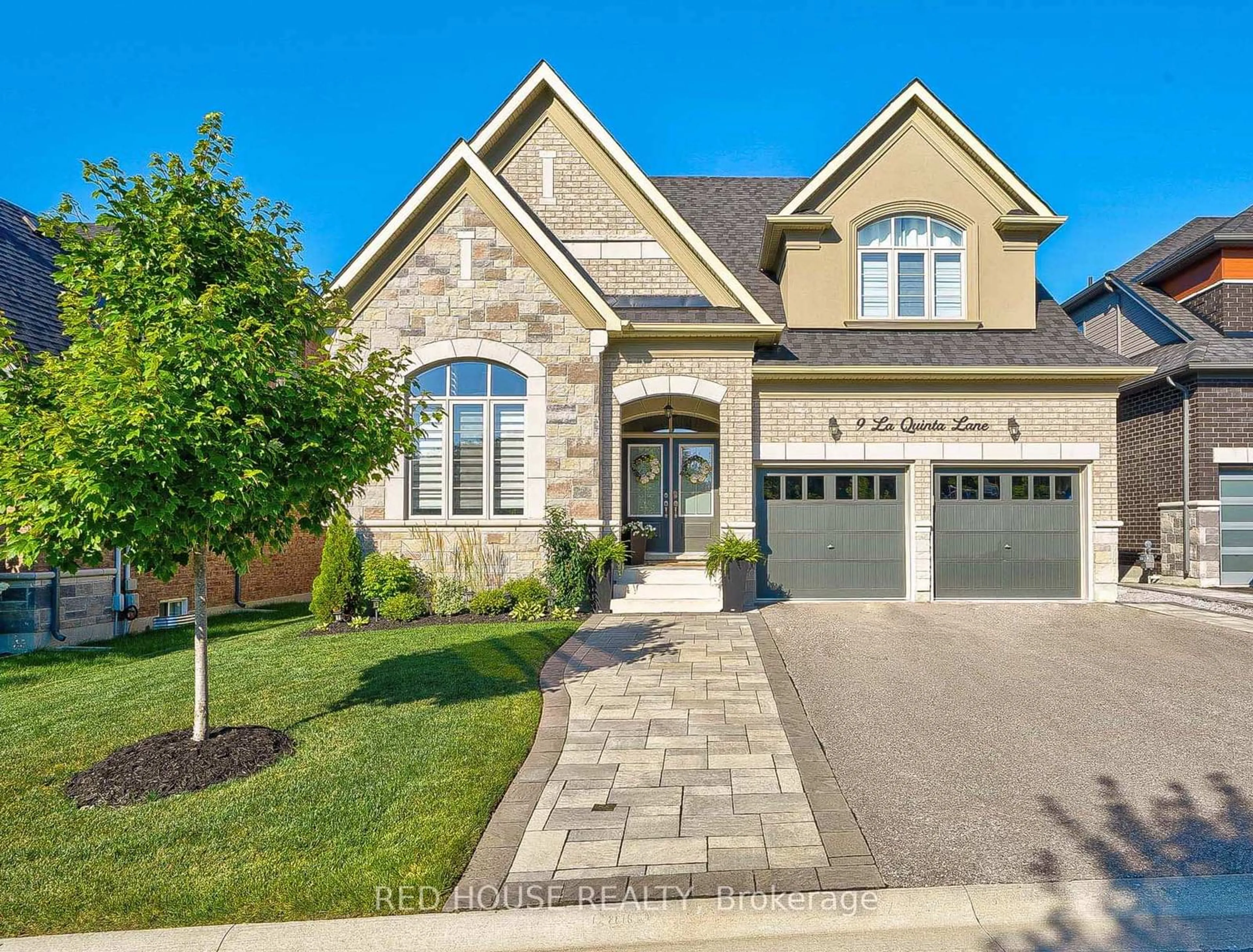 Home with brick exterior material, street for 9 La Quinta Lane, Newmarket Ontario L3Y 0E2