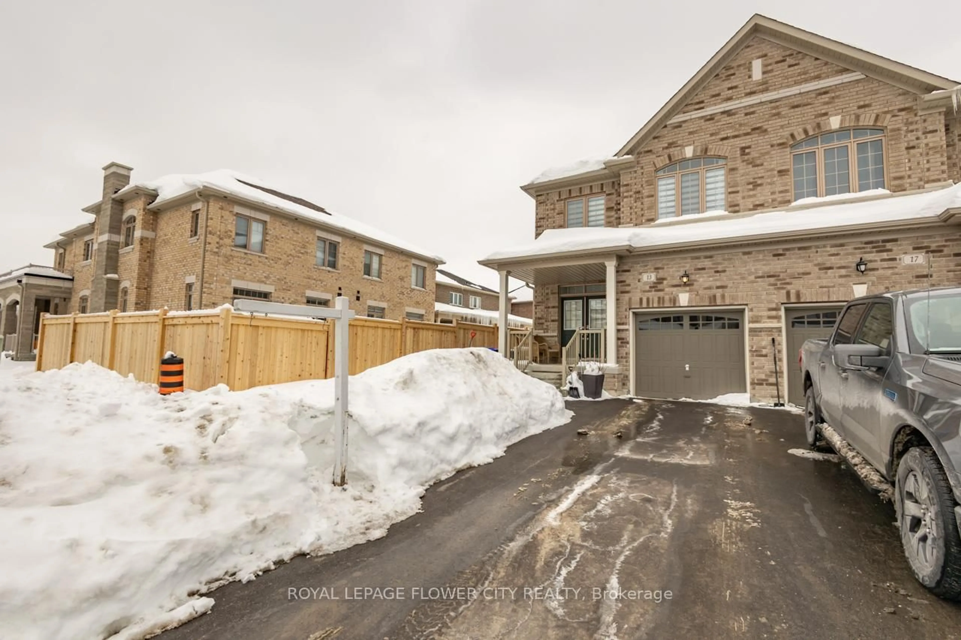 Unknown for 13 FERRAGINE Cres, Bradford West Gwillimbury Ontario L3Z 2A6