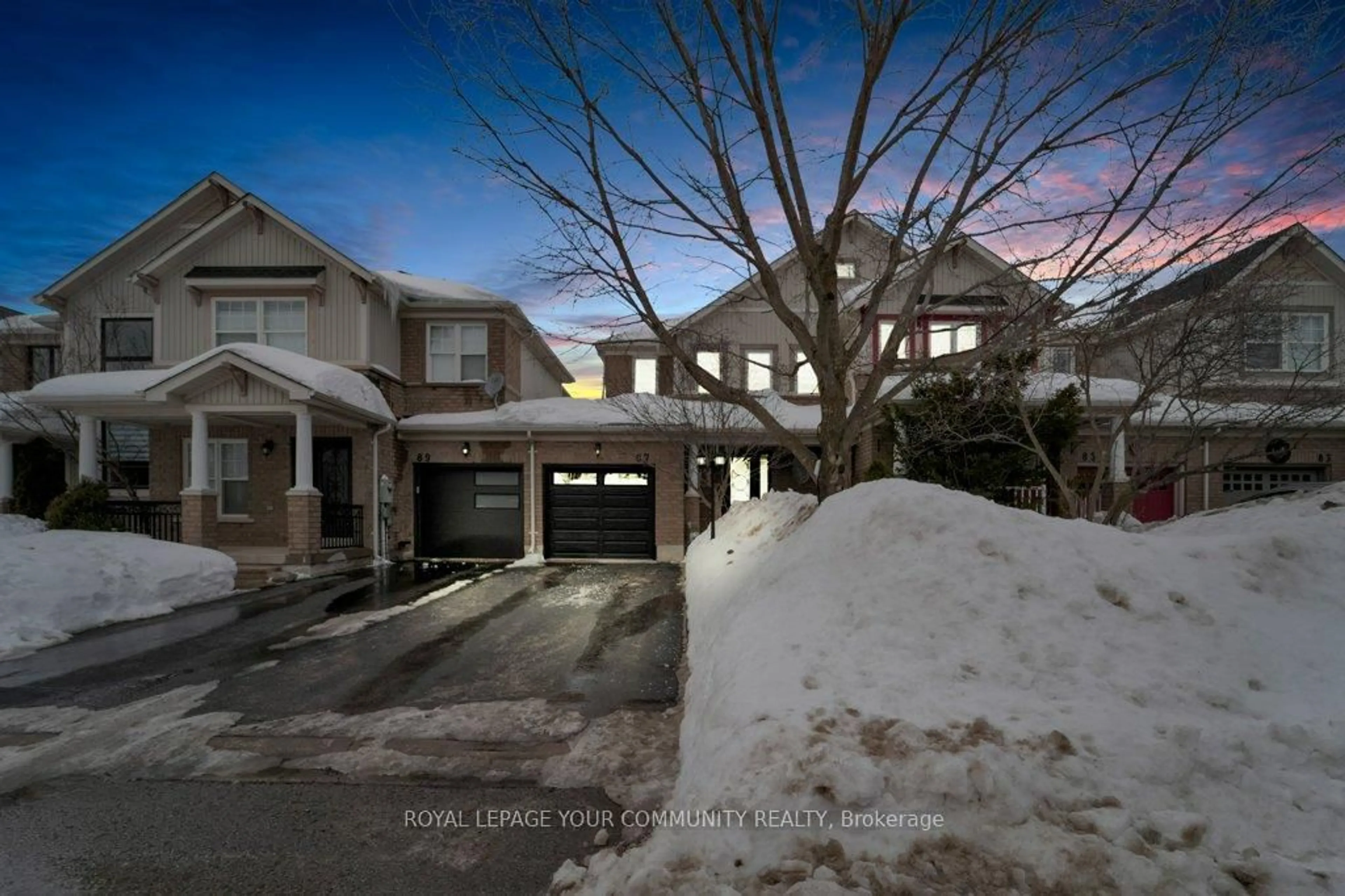 A pic from outside/outdoor area/front of a property/back of a property/a pic from drone, street for 87 Cozens Dr, Richmond Hill Ontario L4E 4W5