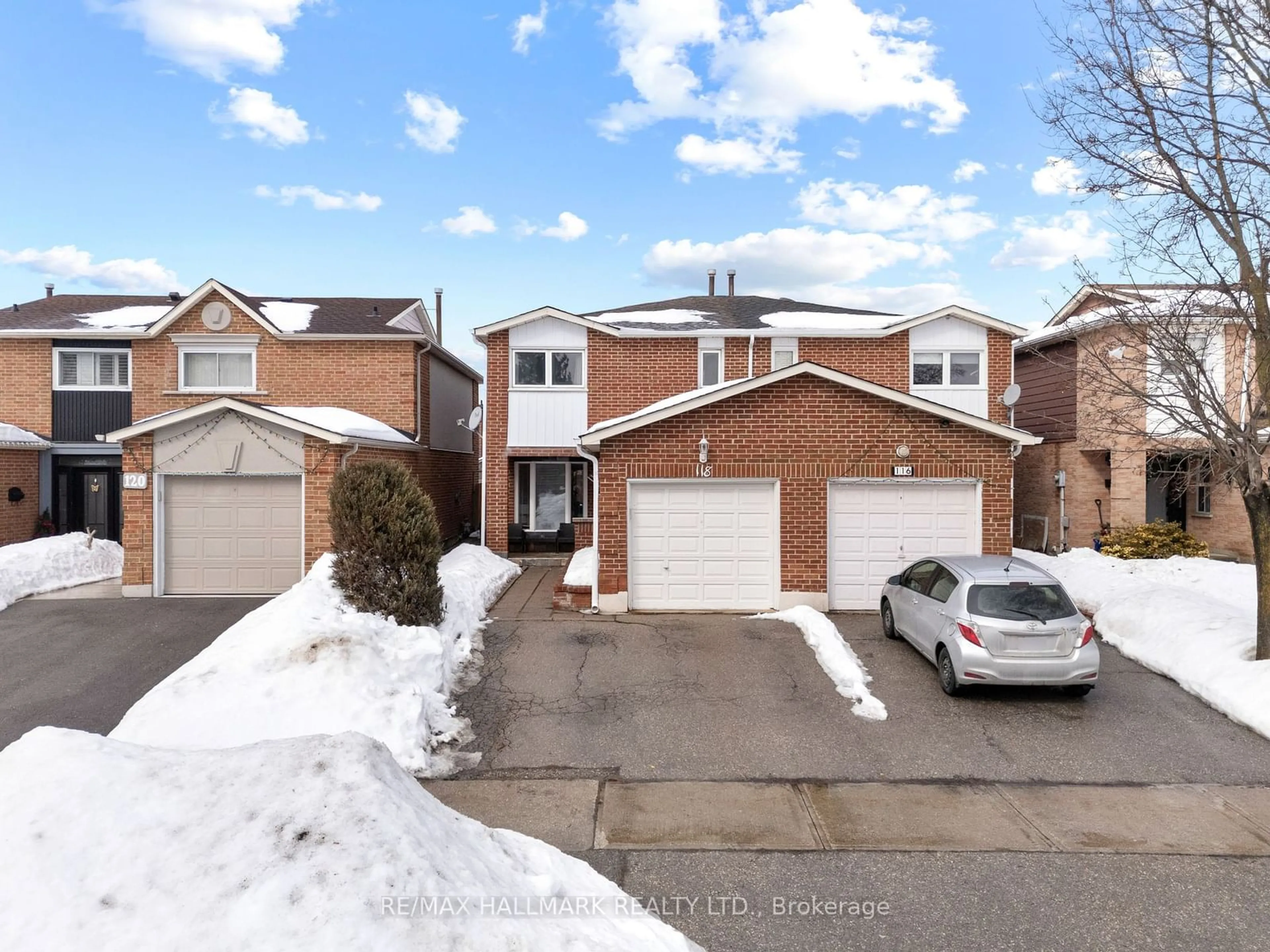 A pic from outside/outdoor area/front of a property/back of a property/a pic from drone, street for 118 Andrea Lane, Vaughan Ontario L4L 1E7