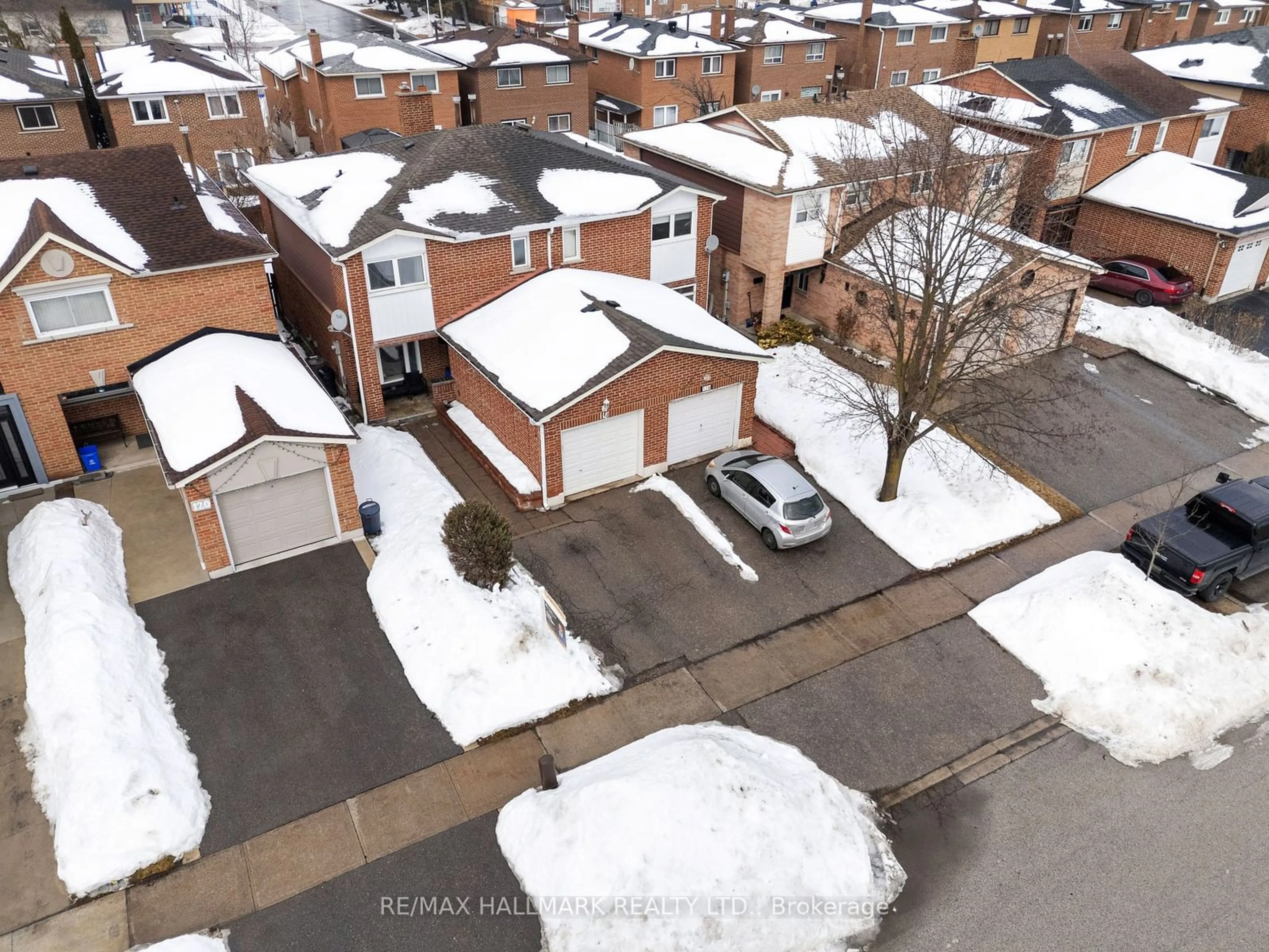 A pic from outside/outdoor area/front of a property/back of a property/a pic from drone, street for 118 Andrea Lane, Vaughan Ontario L4L 1E7