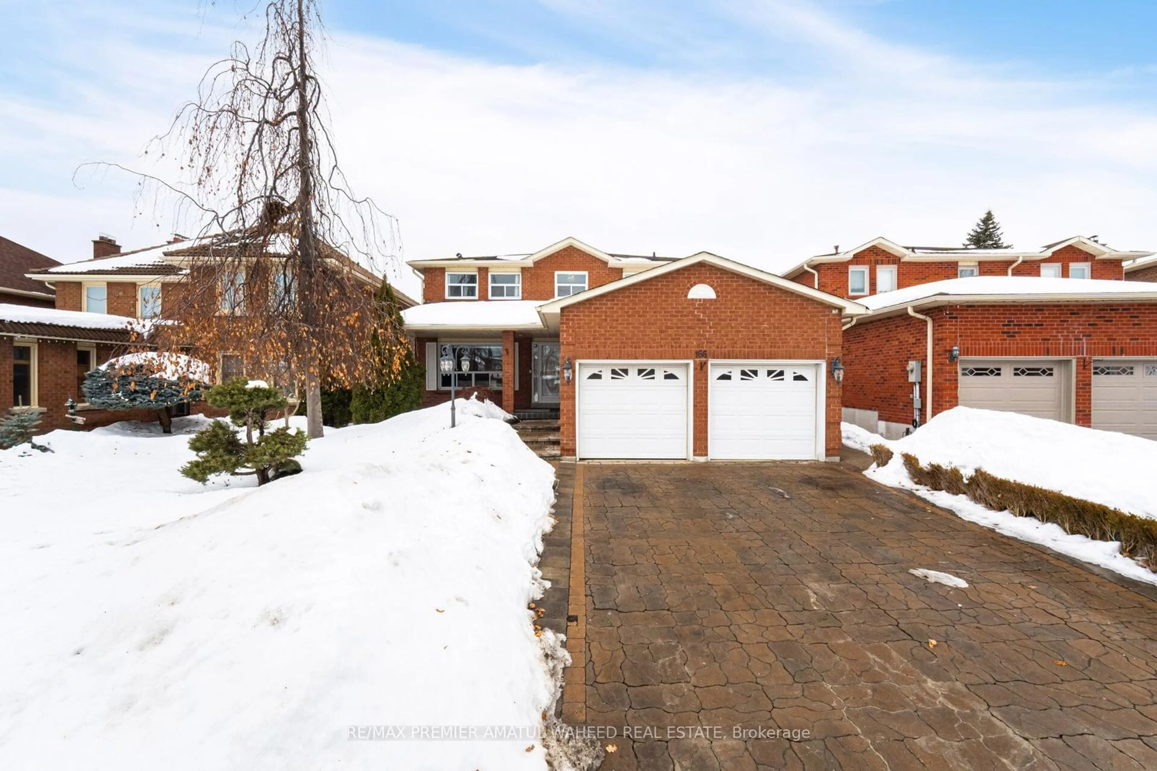 A pic from outside/outdoor area/front of a property/back of a property/a pic from drone, street for 166 Killian Rd, Vaughan Ontario L6A 1A8