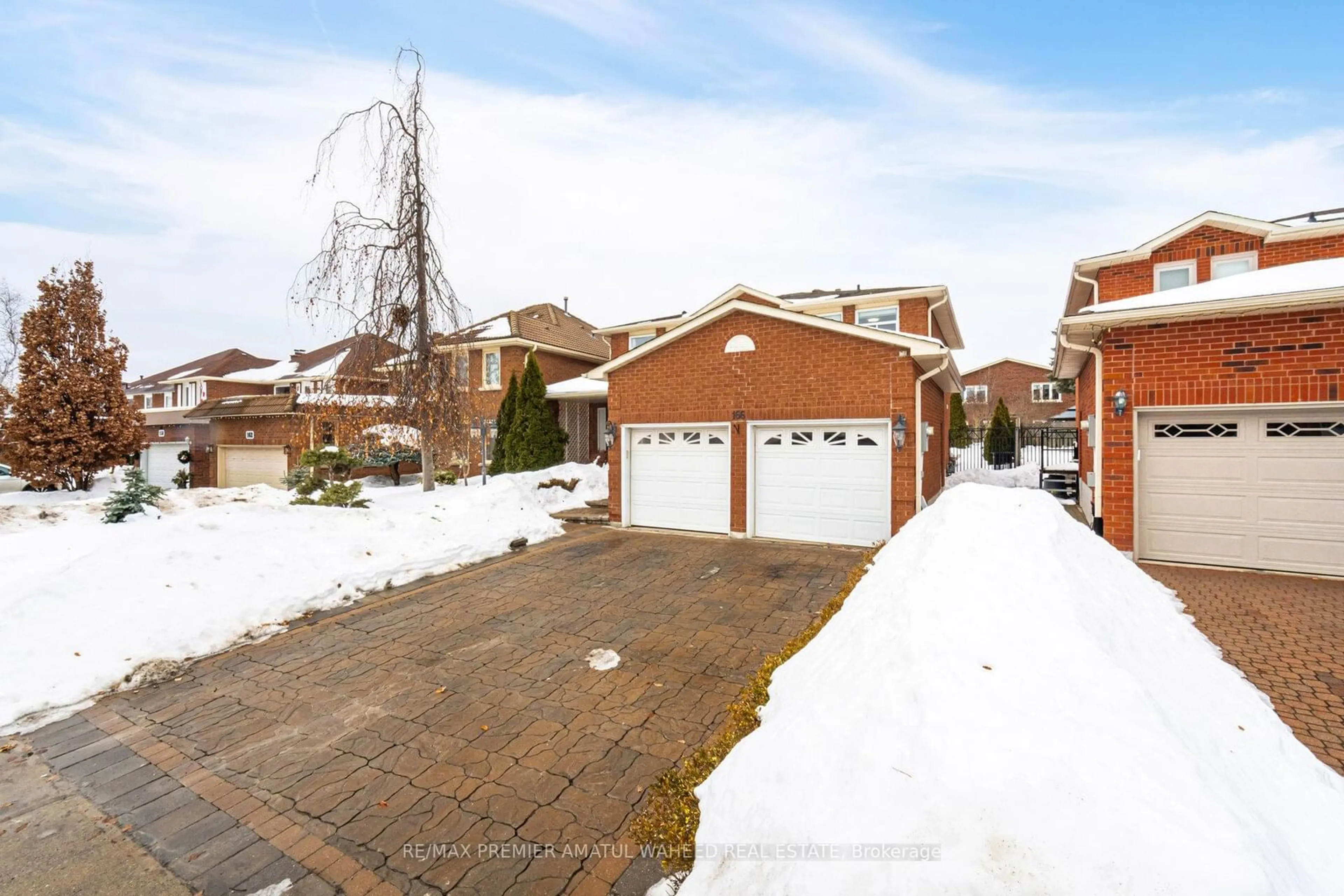 A pic from outside/outdoor area/front of a property/back of a property/a pic from drone, street for 166 Killian Rd, Vaughan Ontario L6A 1A8