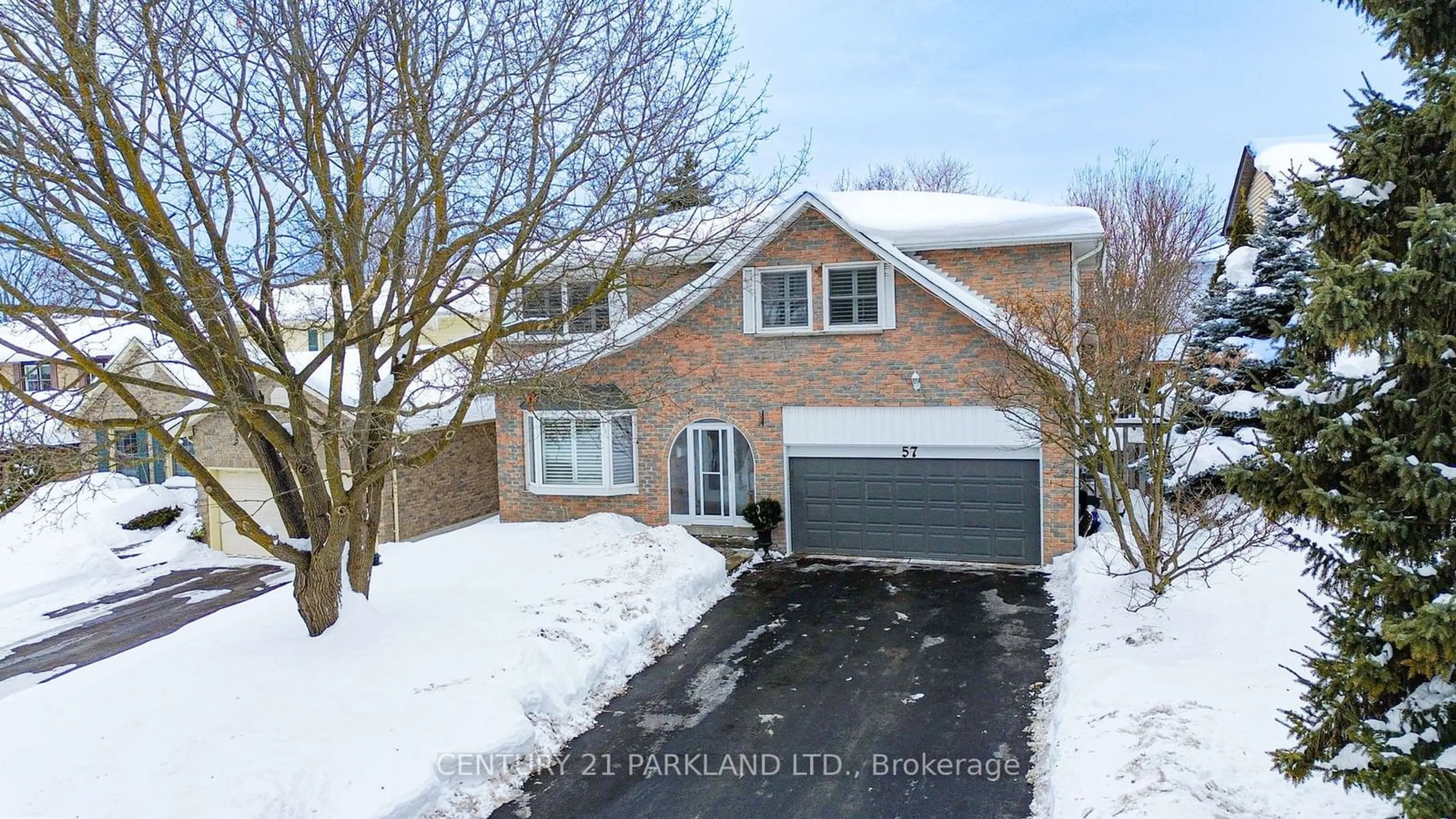 A pic from outside/outdoor area/front of a property/back of a property/a pic from drone, street for 57 Manning Cres, Newmarket Ontario L3Y 6H3