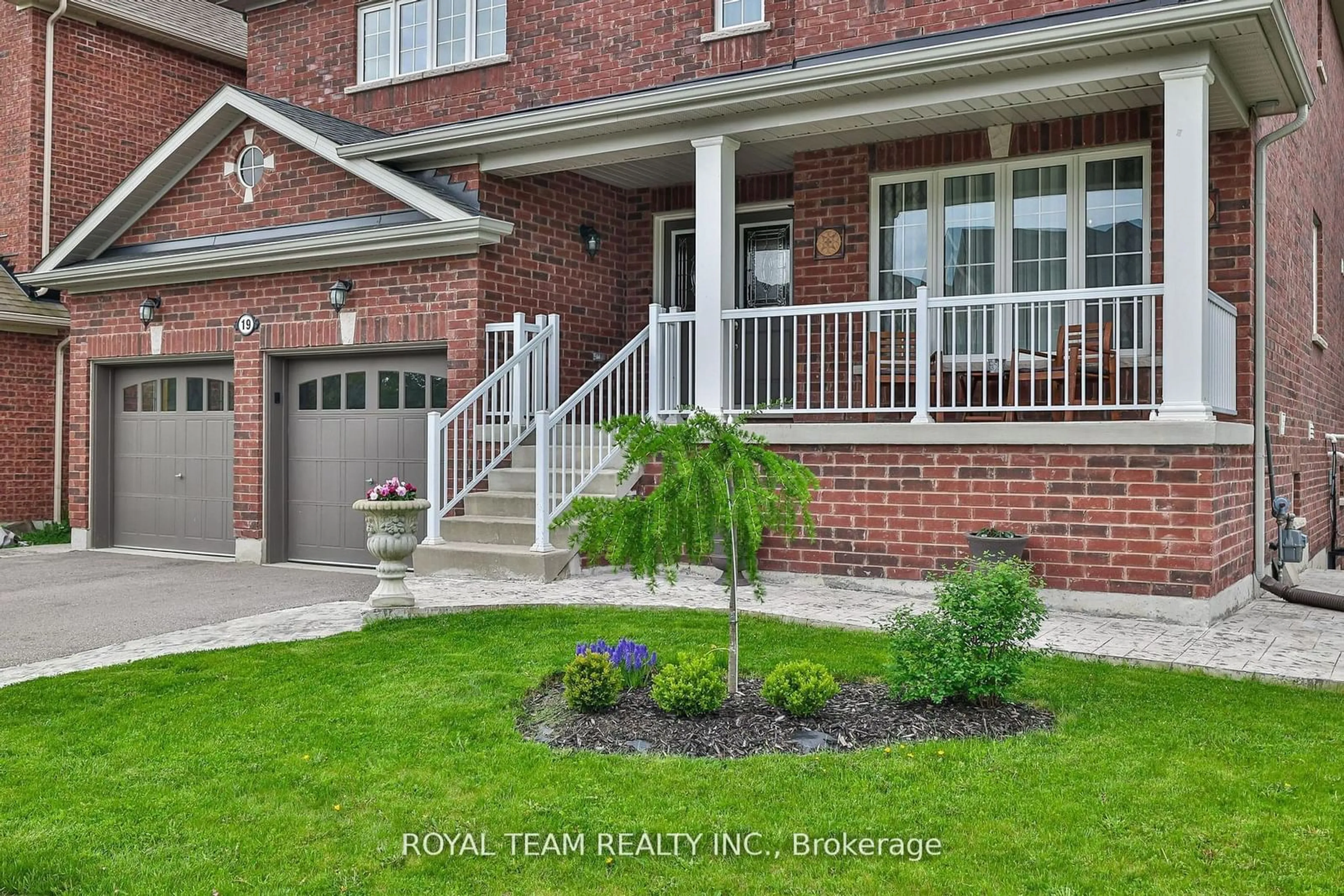 Home with brick exterior material, street for 19 Richmond Park Dr, Georgina Ontario L4P 0H2