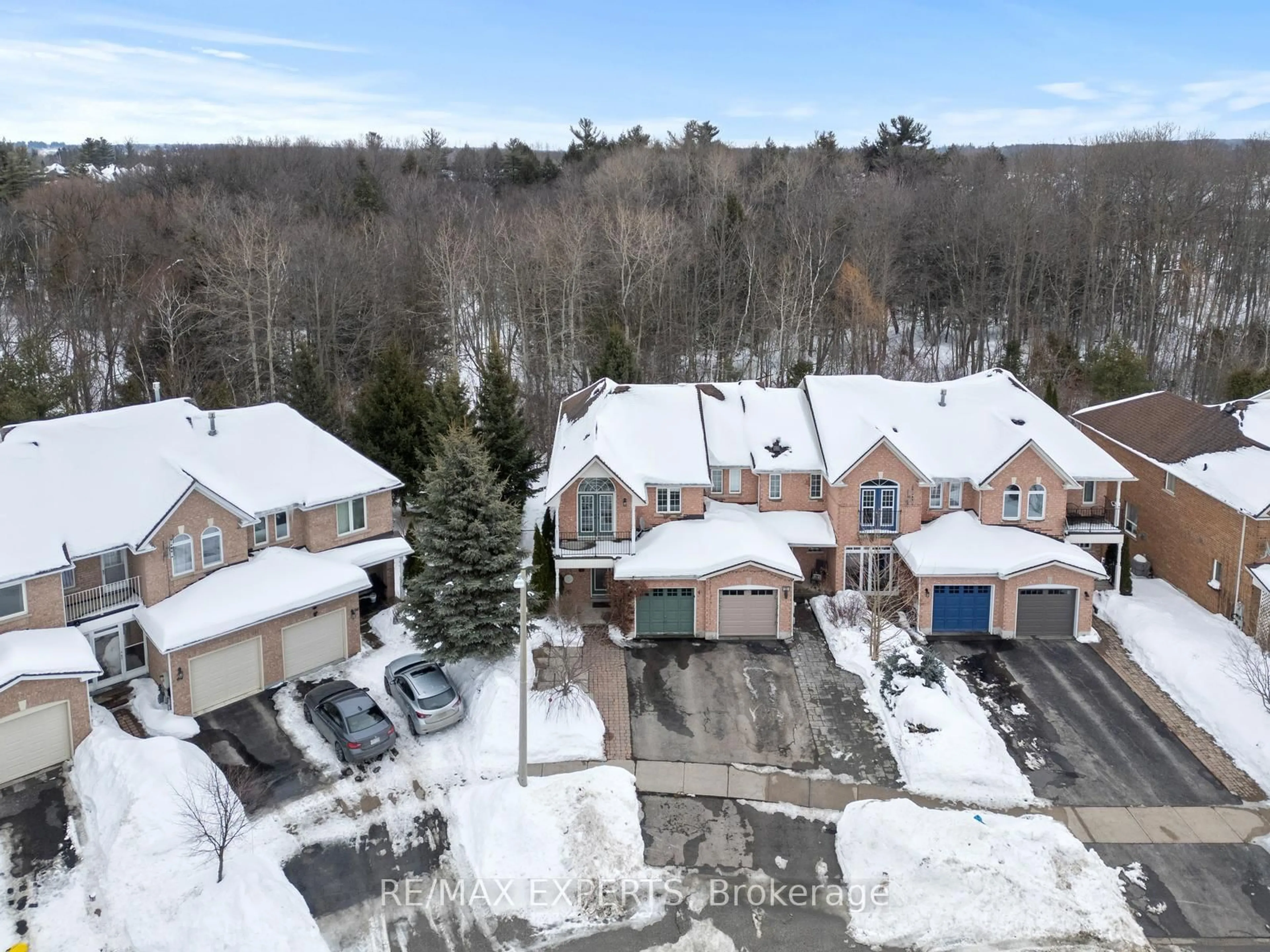 A pic from outside/outdoor area/front of a property/back of a property/a pic from drone, unknown for 70 Long Point Dr, Richmond Hill Ontario L4E 3Z8