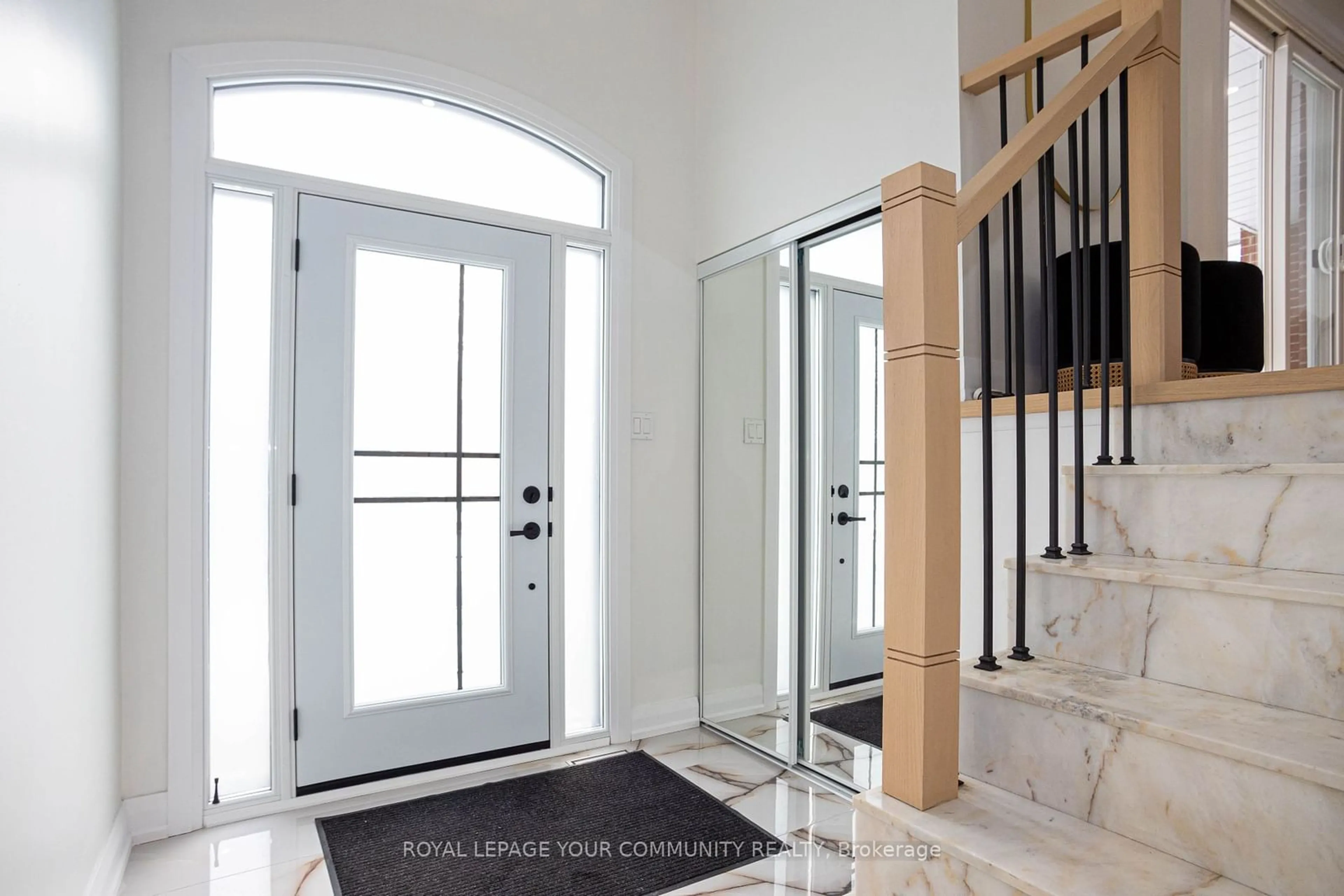 Indoor entryway for 76 Cherry Hills Rd, Vaughan Ontario L4K 1M4