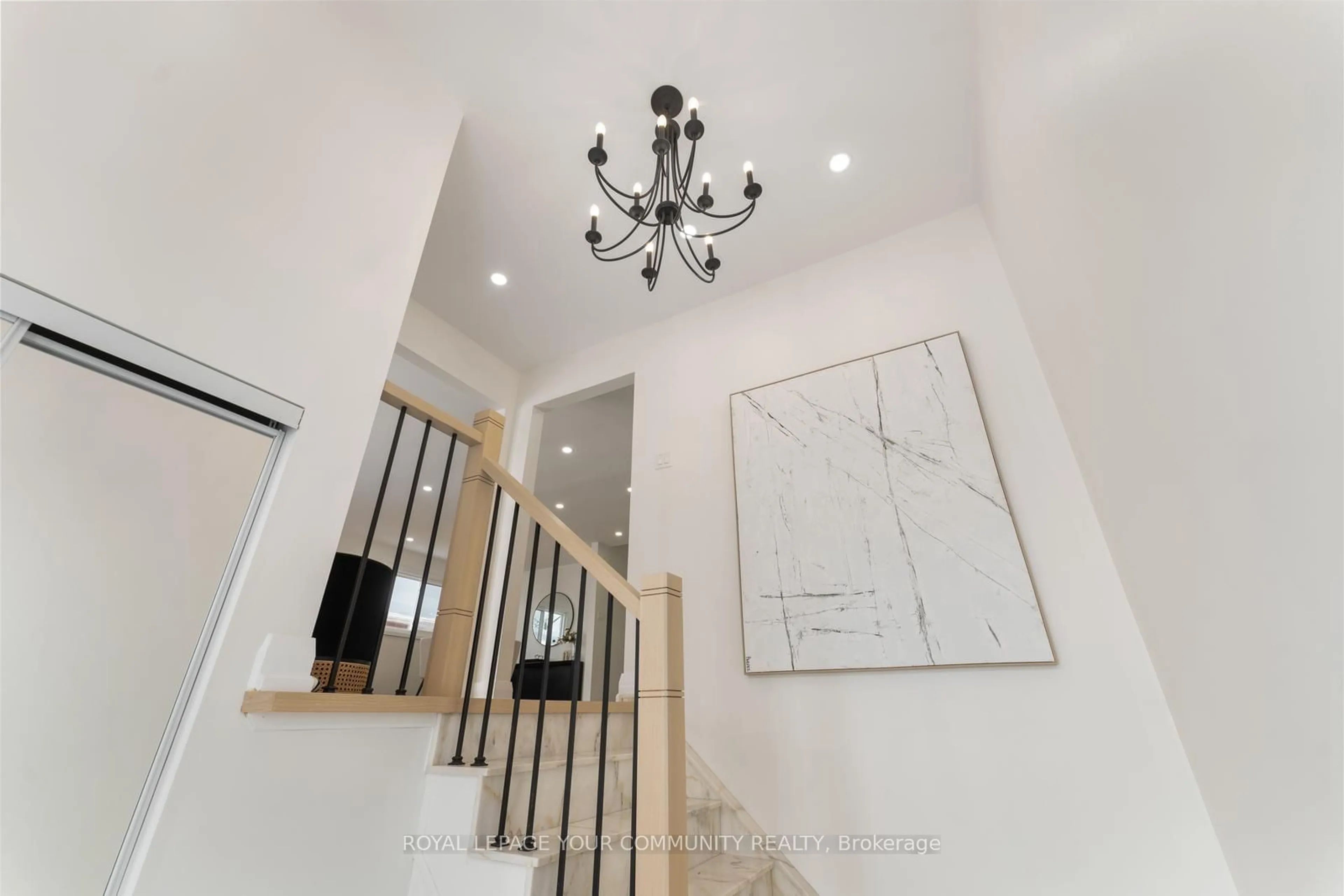 Indoor foyer for 76 Cherry Hills Rd, Vaughan Ontario L4K 1M4