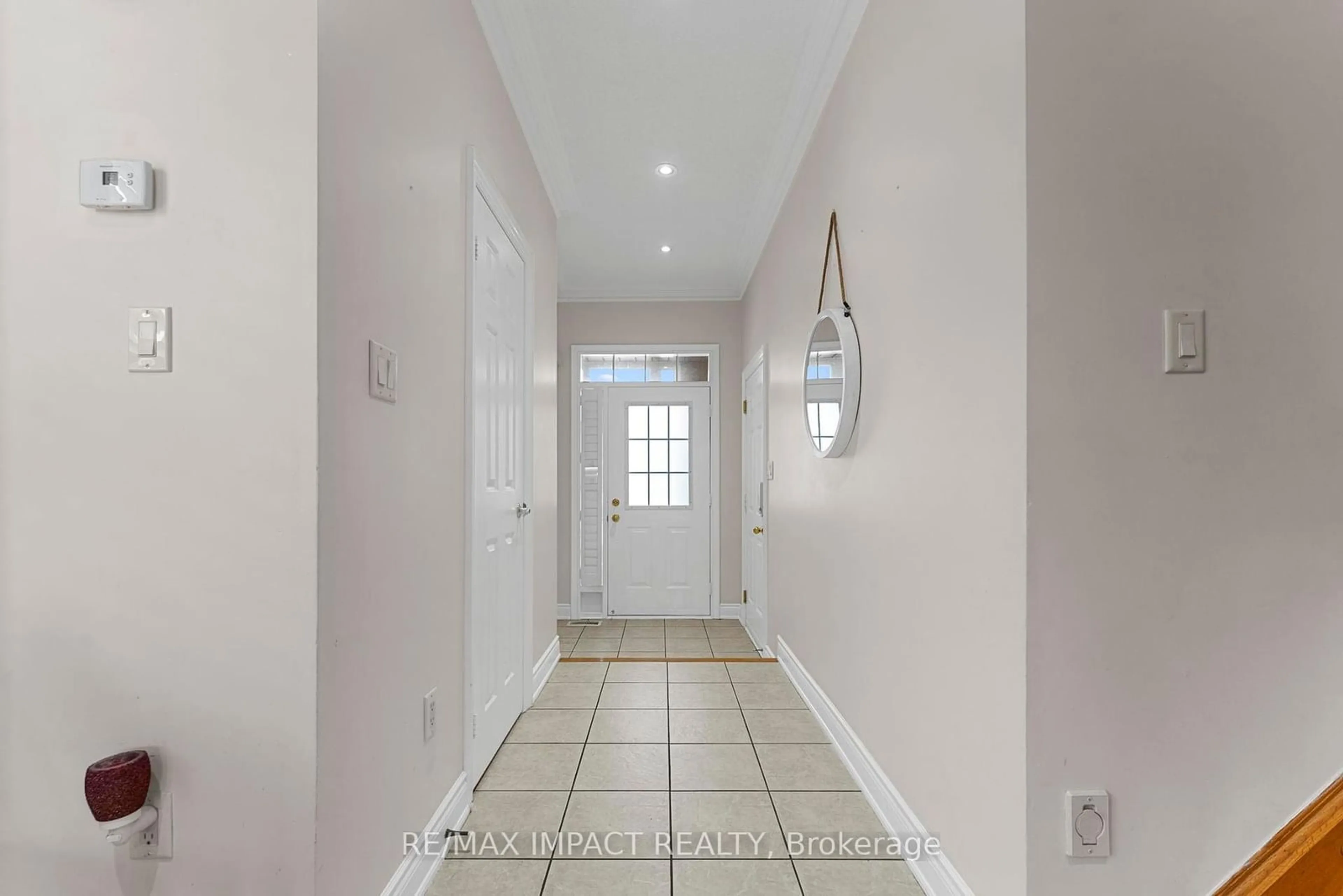 Indoor entryway for 305 Terra Rd, Vaughan Ontario L4L 3J4