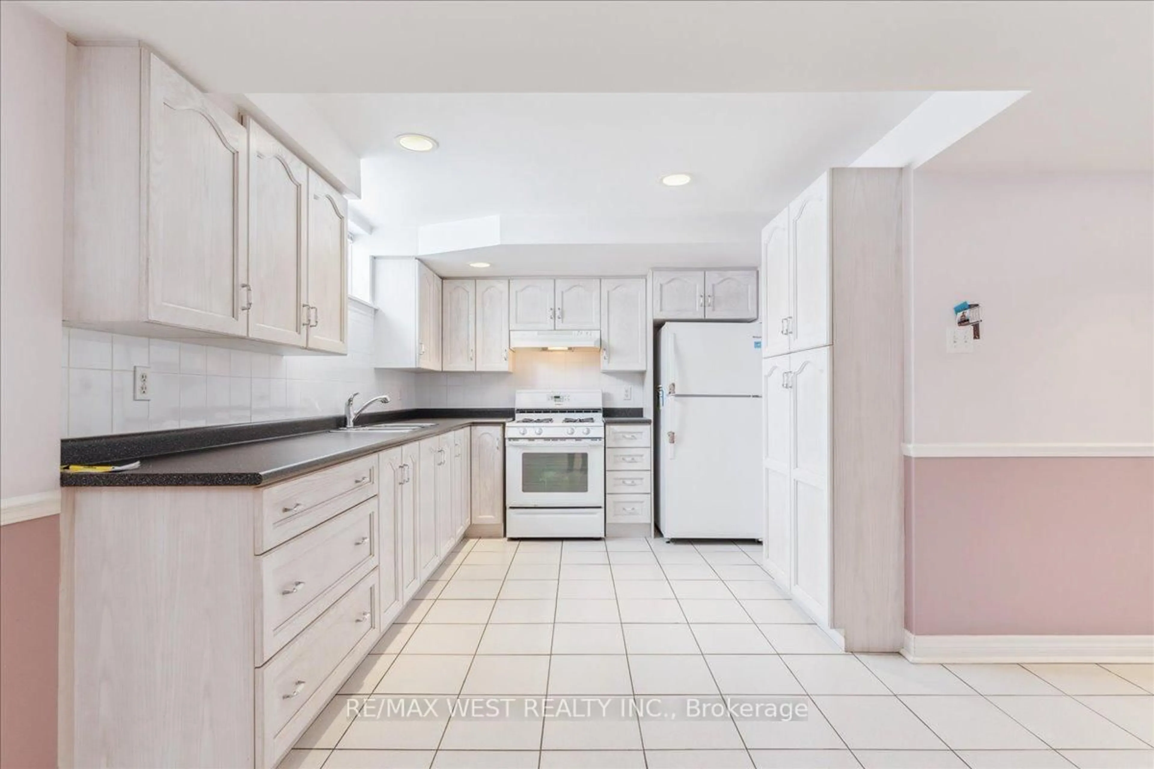 Standard kitchen, ceramic/tile floor for 65 Gates Rd, Vaughan Ontario L4L 8R6