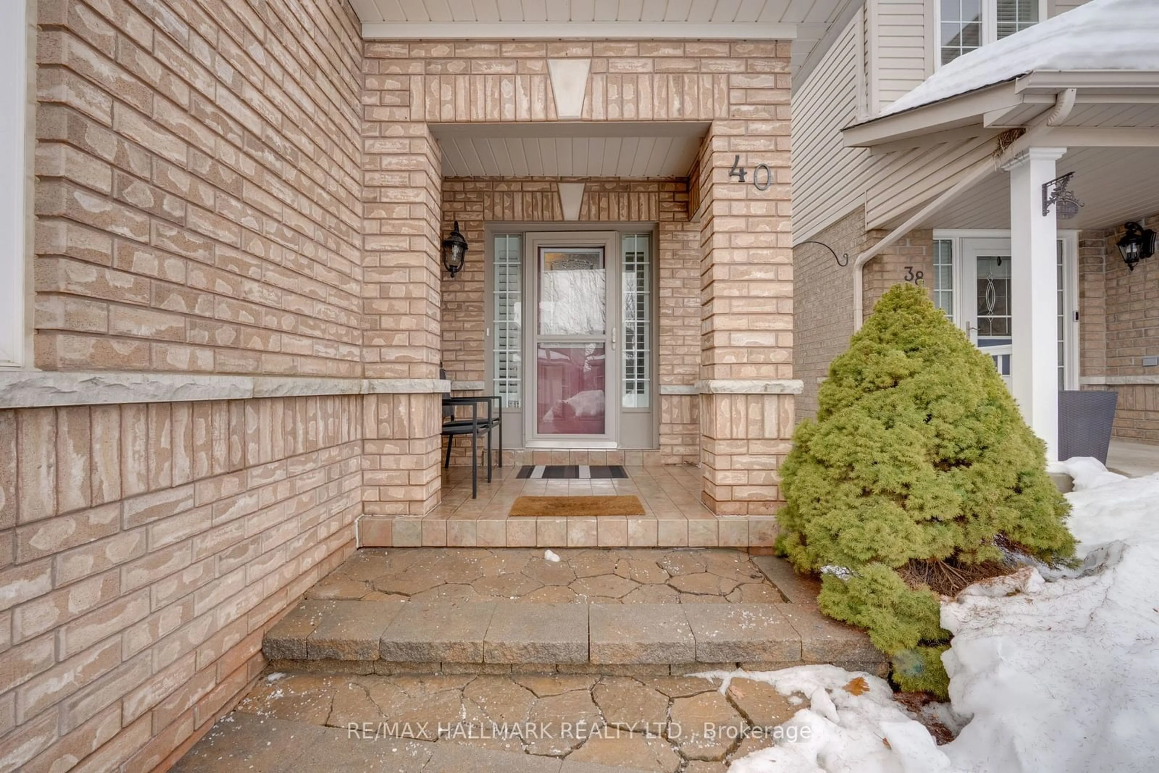 Indoor entryway for 40 Knight St, New Tecumseth Ontario L0M 1A0