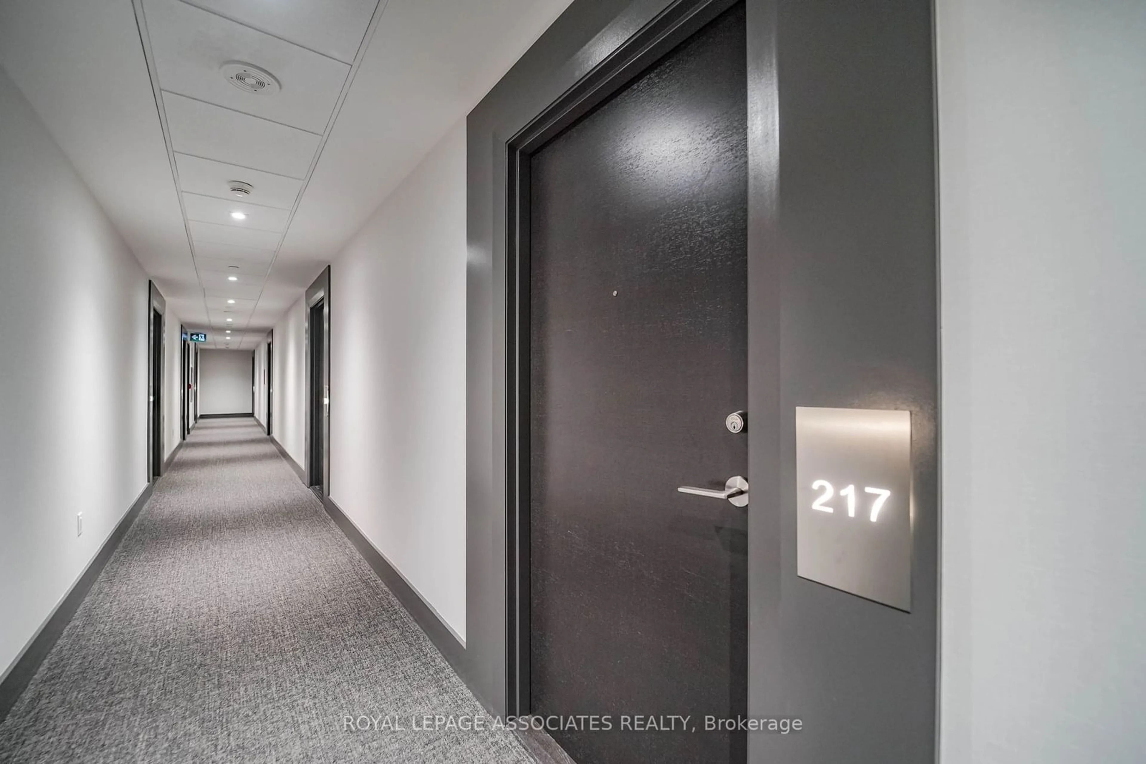 Indoor foyer for 3 Rosewater St #217W, Richmond Hill Ontario L4C 5T6