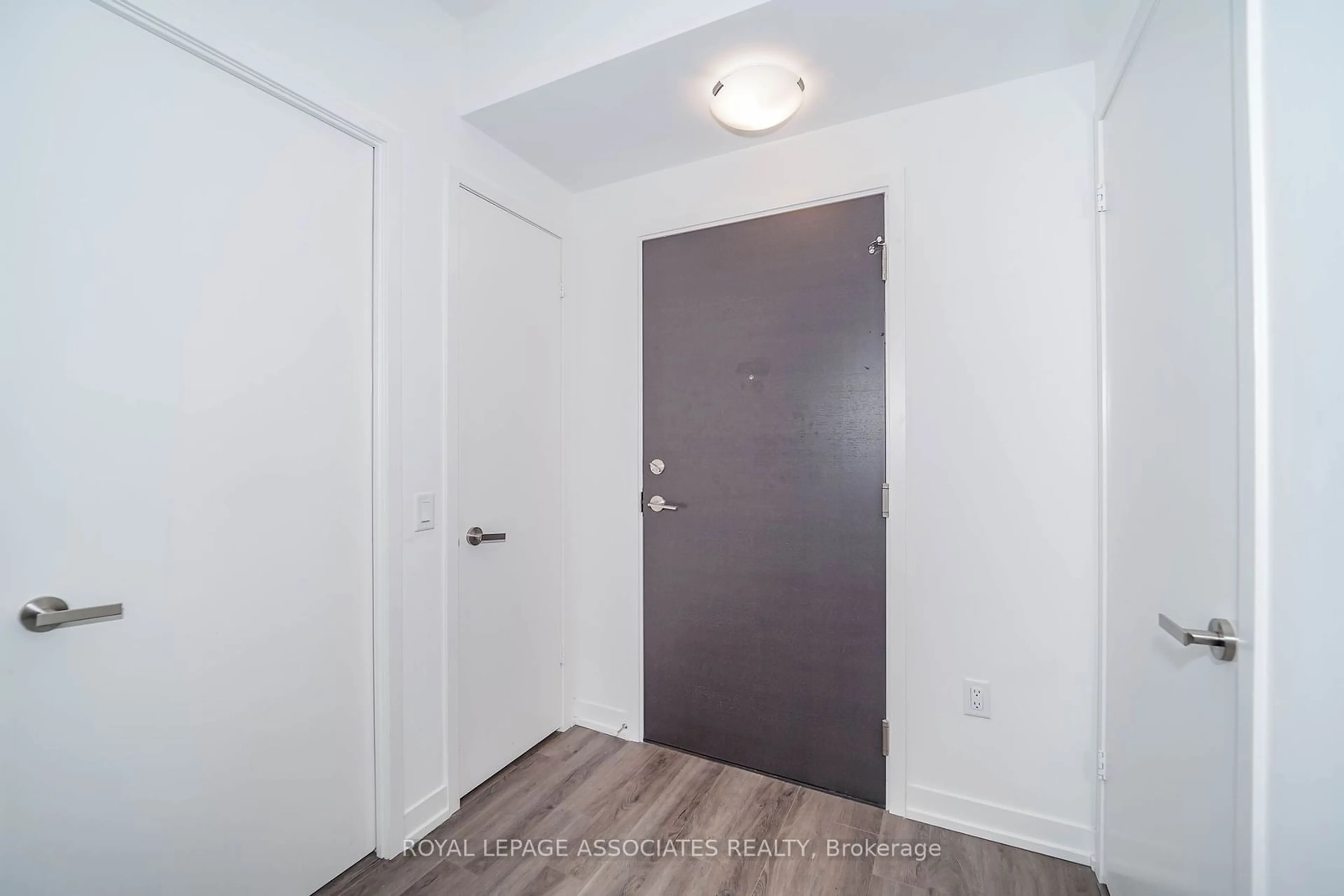 Indoor entryway for 3 Rosewater St #217W, Richmond Hill Ontario L4C 5T6