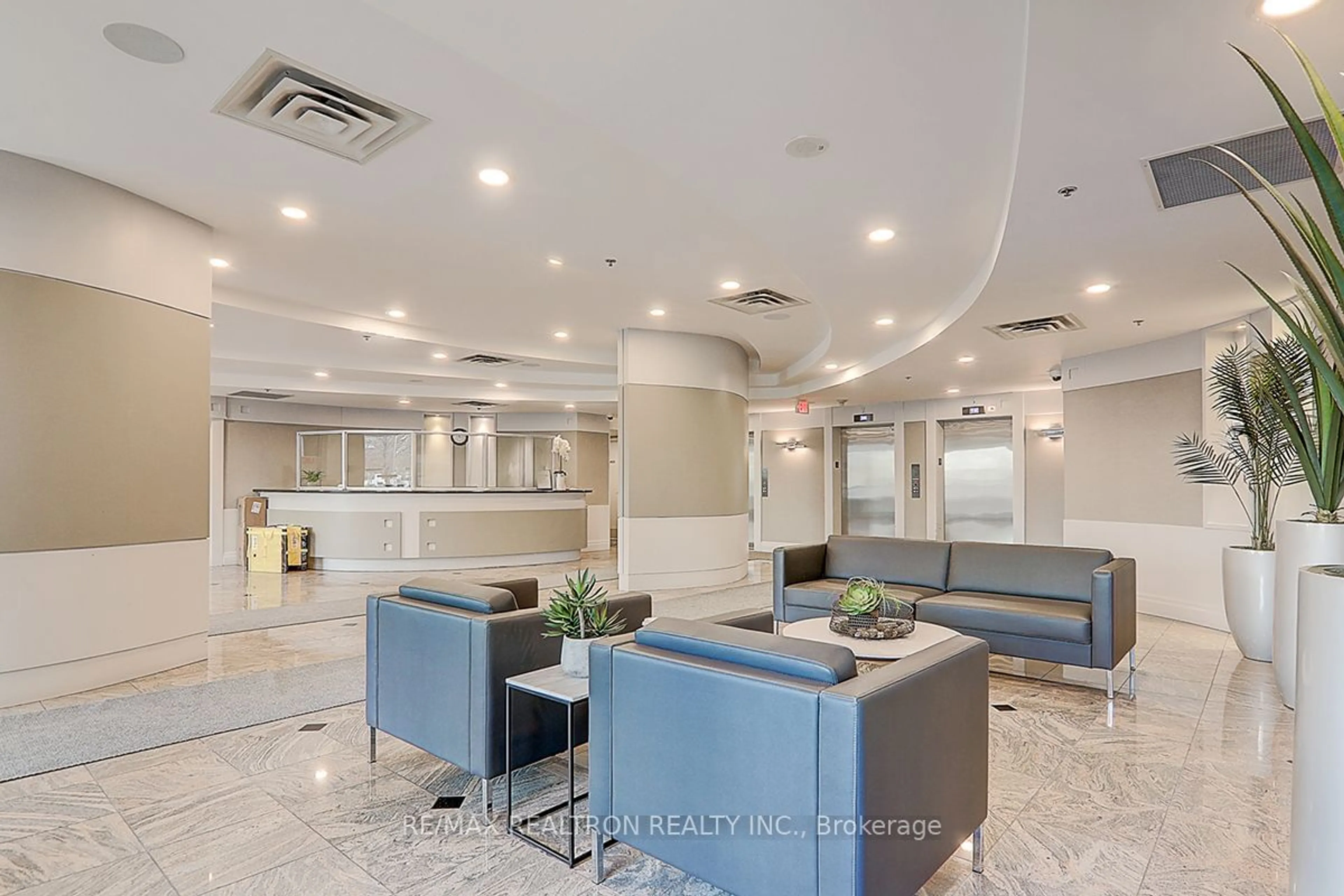 Lobby for 39 Oneida Cres #306, Richmond Hill Ontario L4B 4T9