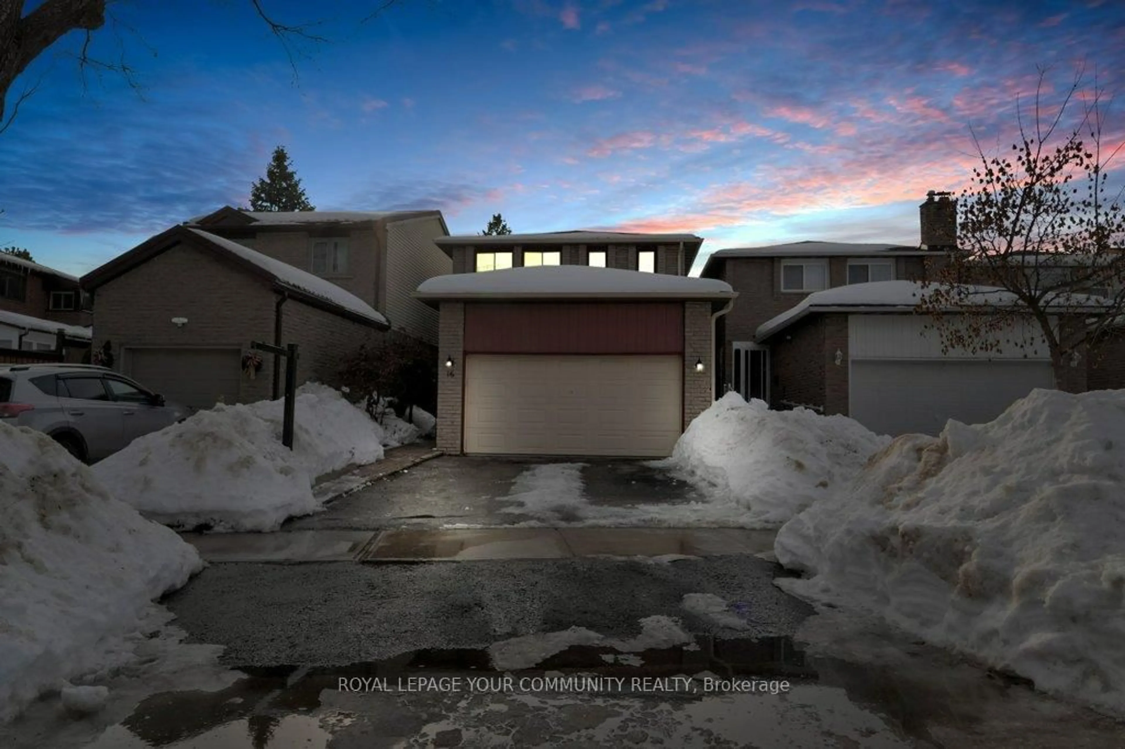 Indoor garage for 16 Mcclintock Cres, Vaughan Ontario L4J 2S9