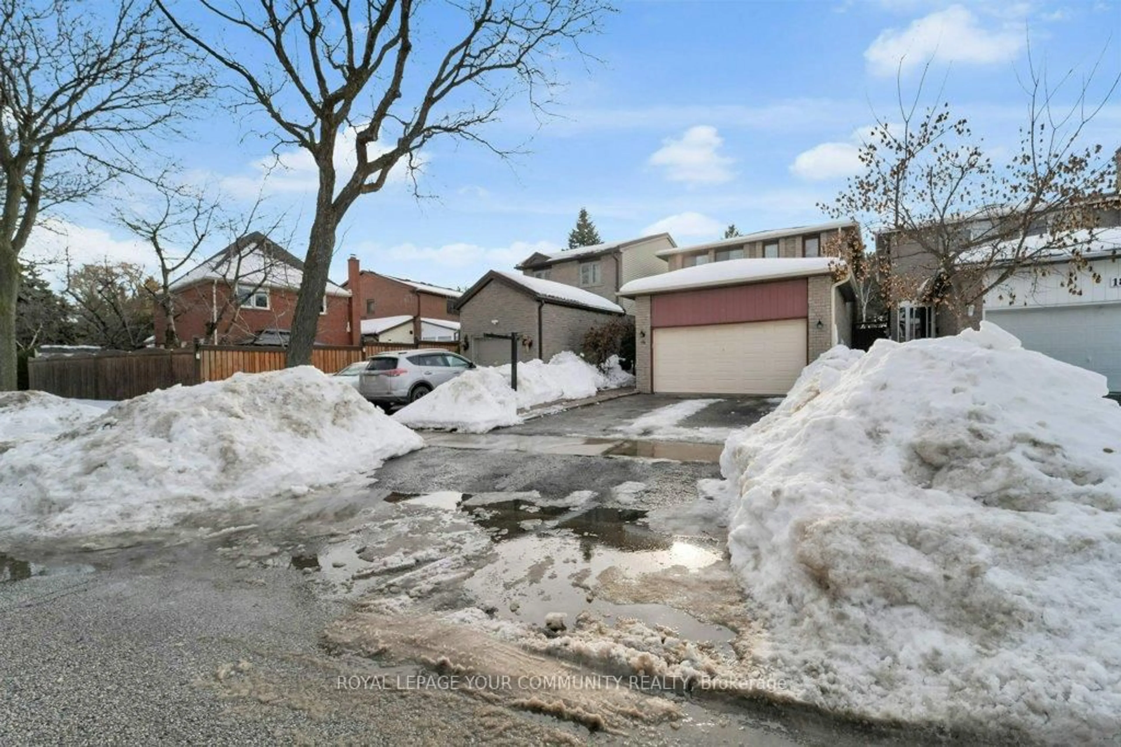 Parking for 16 Mcclintock Cres, Vaughan Ontario L4J 2S9