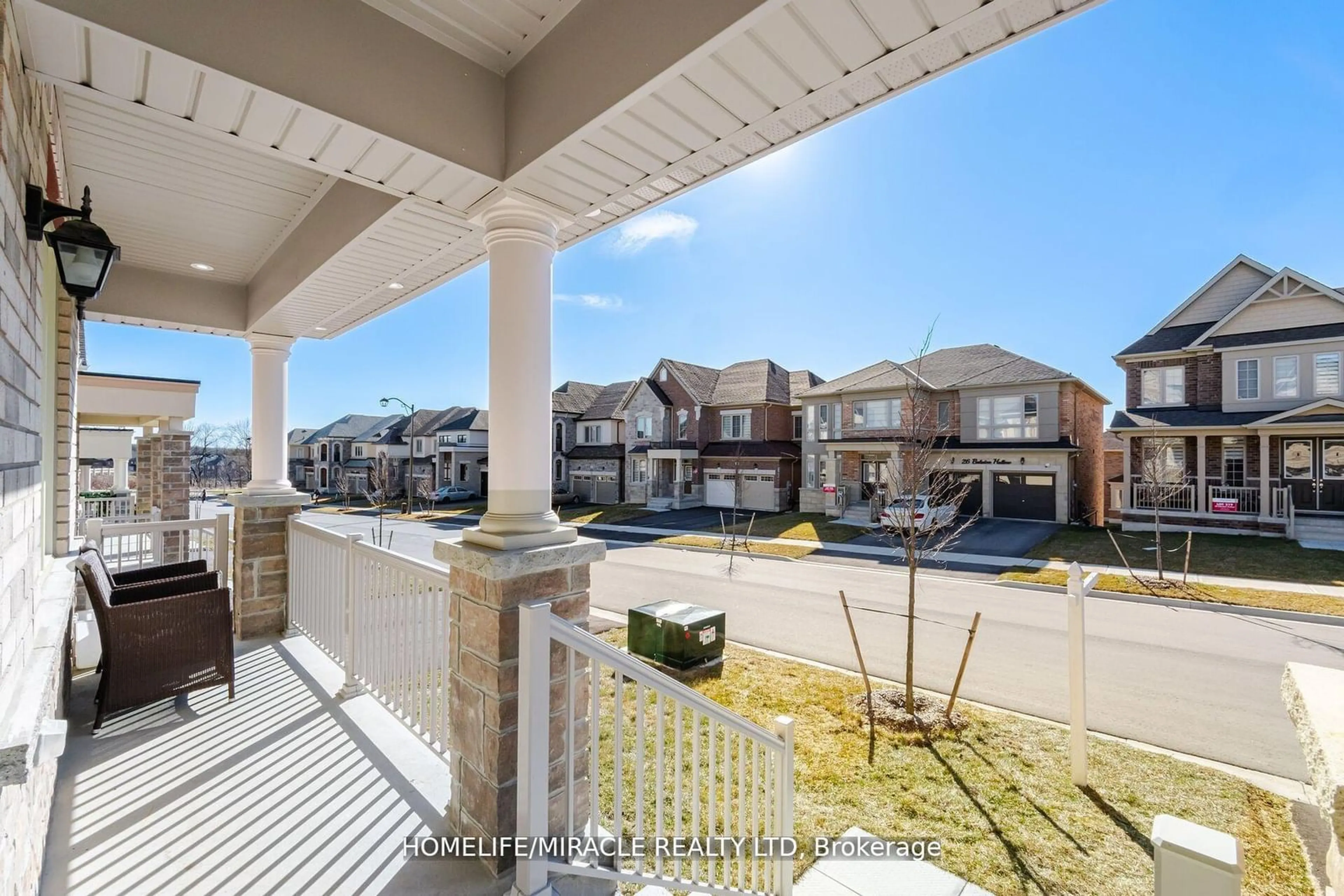 A pic from outside/outdoor area/front of a property/back of a property/a pic from drone, unknown for 27 Balsdon Hllw, East Gwillimbury Ontario L9N 0Y7