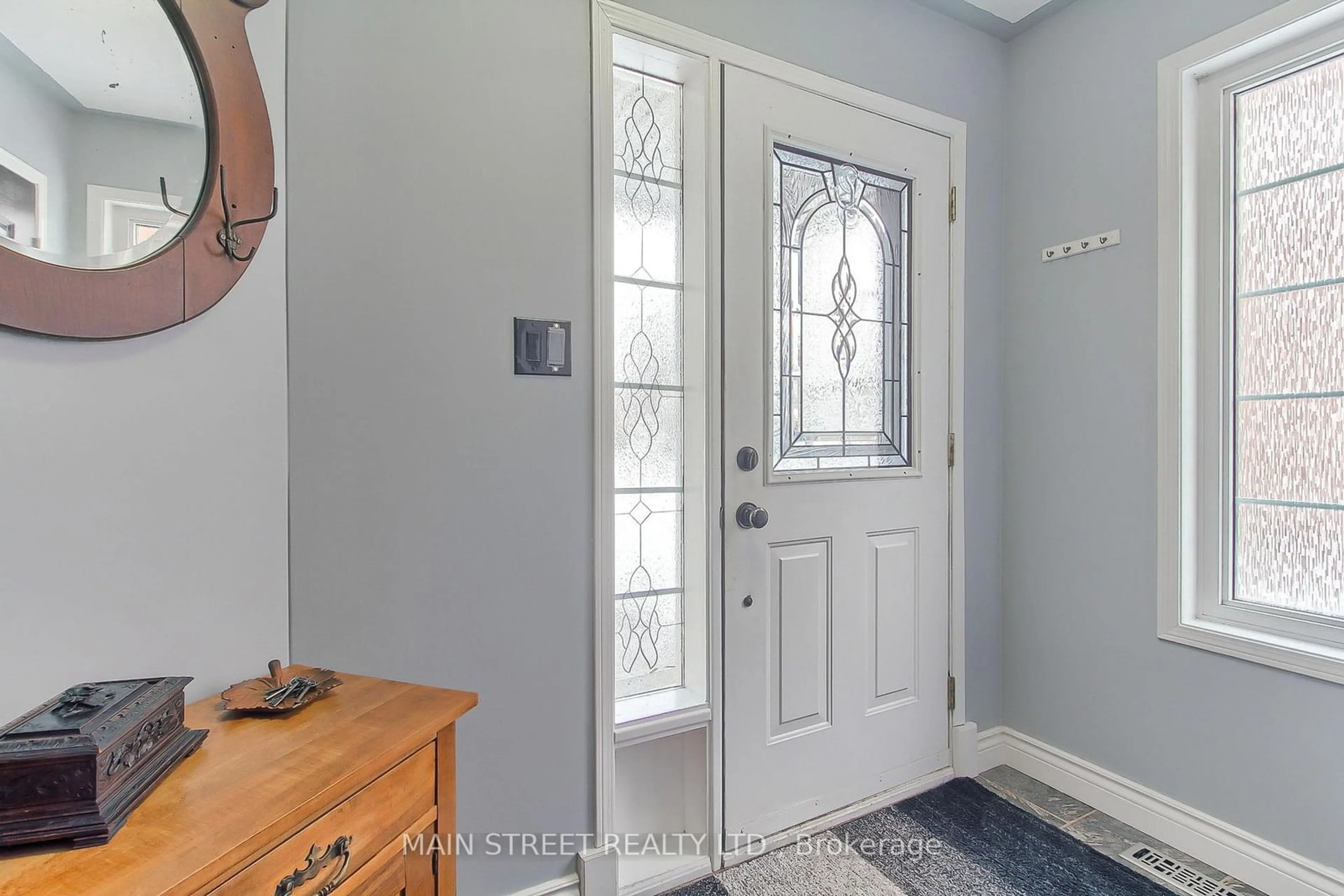 Indoor entryway for 97 Crittenden Dr, Georgina Ontario L4P 4E3