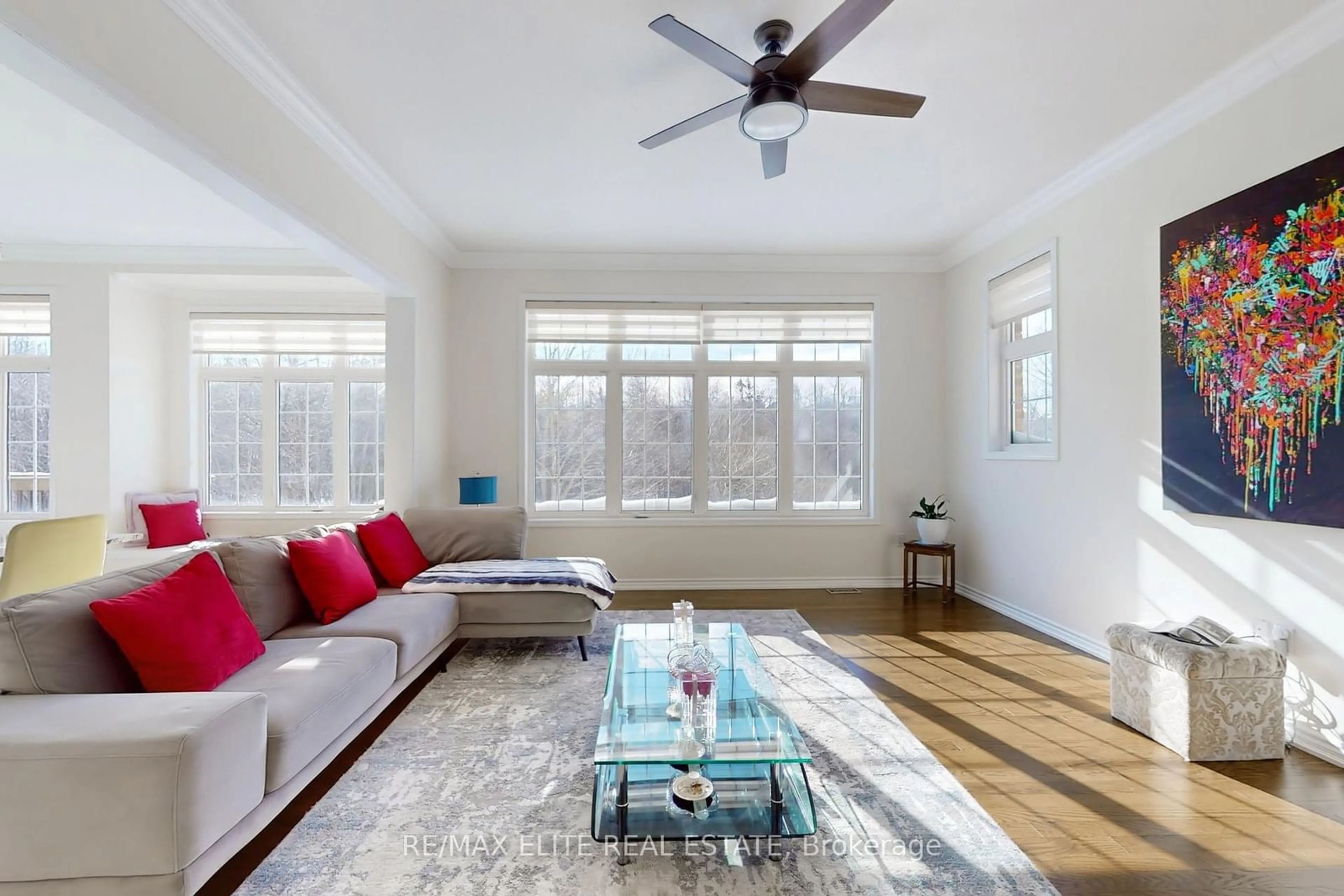 Living room with furniture, wood/laminate floor for 105 Bridgepointe Crt, Aurora Ontario L4G 3H8