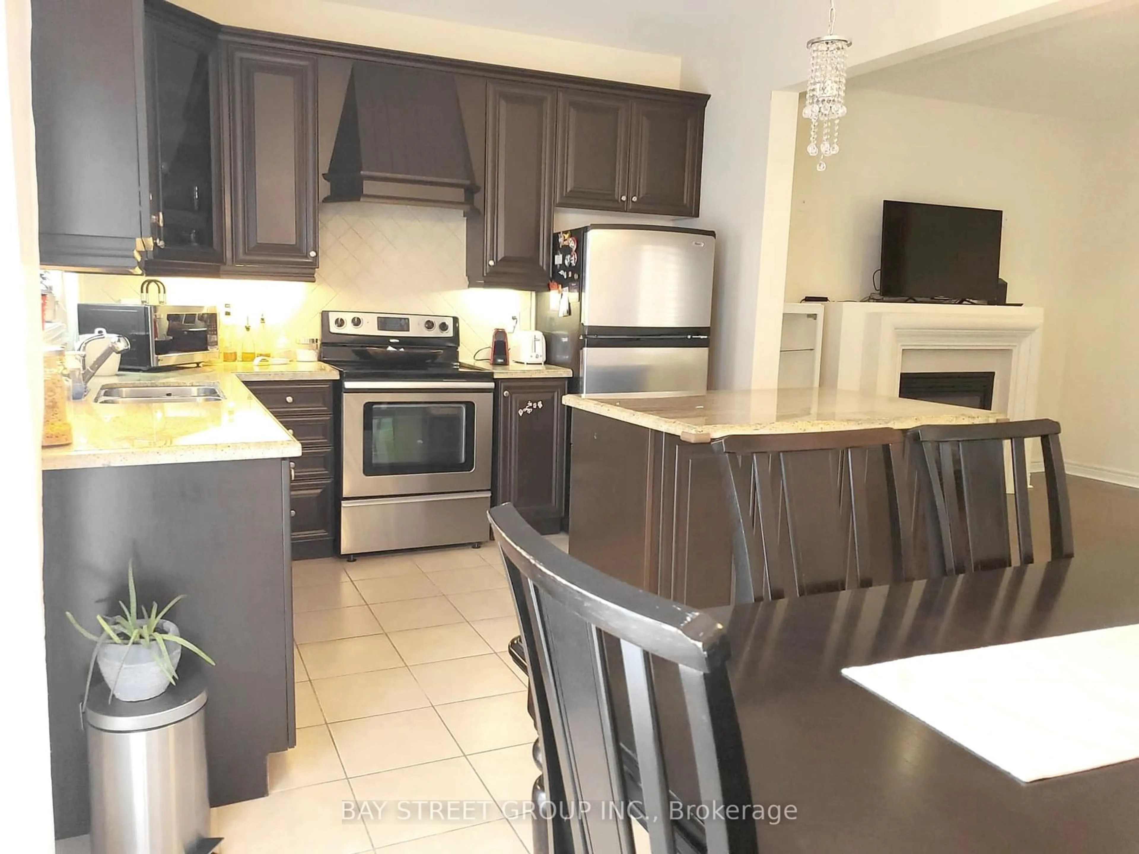 Open concept kitchen, ceramic/tile floor for 107 Boticelli Way, Vaughan Ontario L4H 0E5