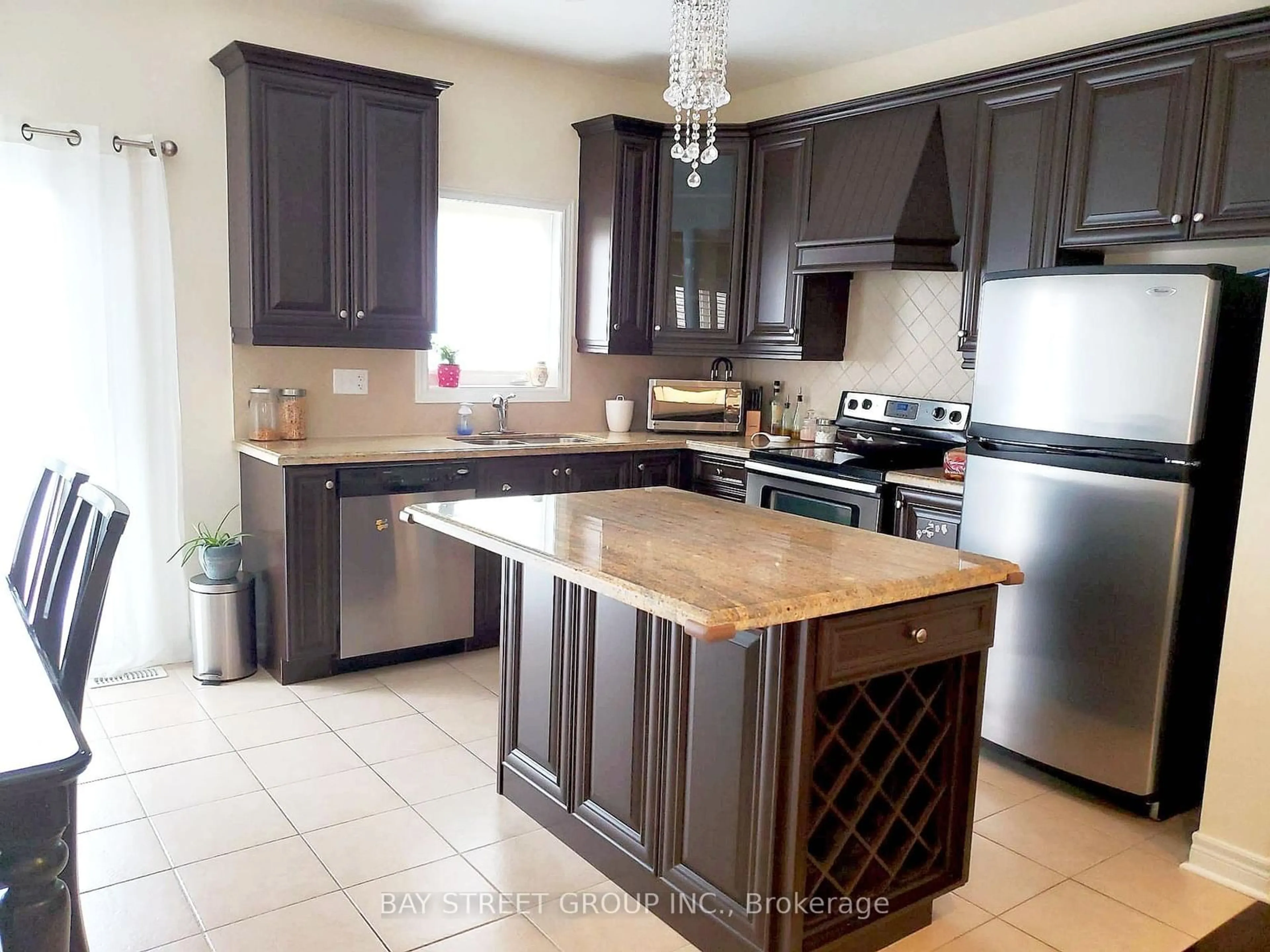 Open concept kitchen, ceramic/tile floor for 107 Boticelli Way, Vaughan Ontario L4H 0E5