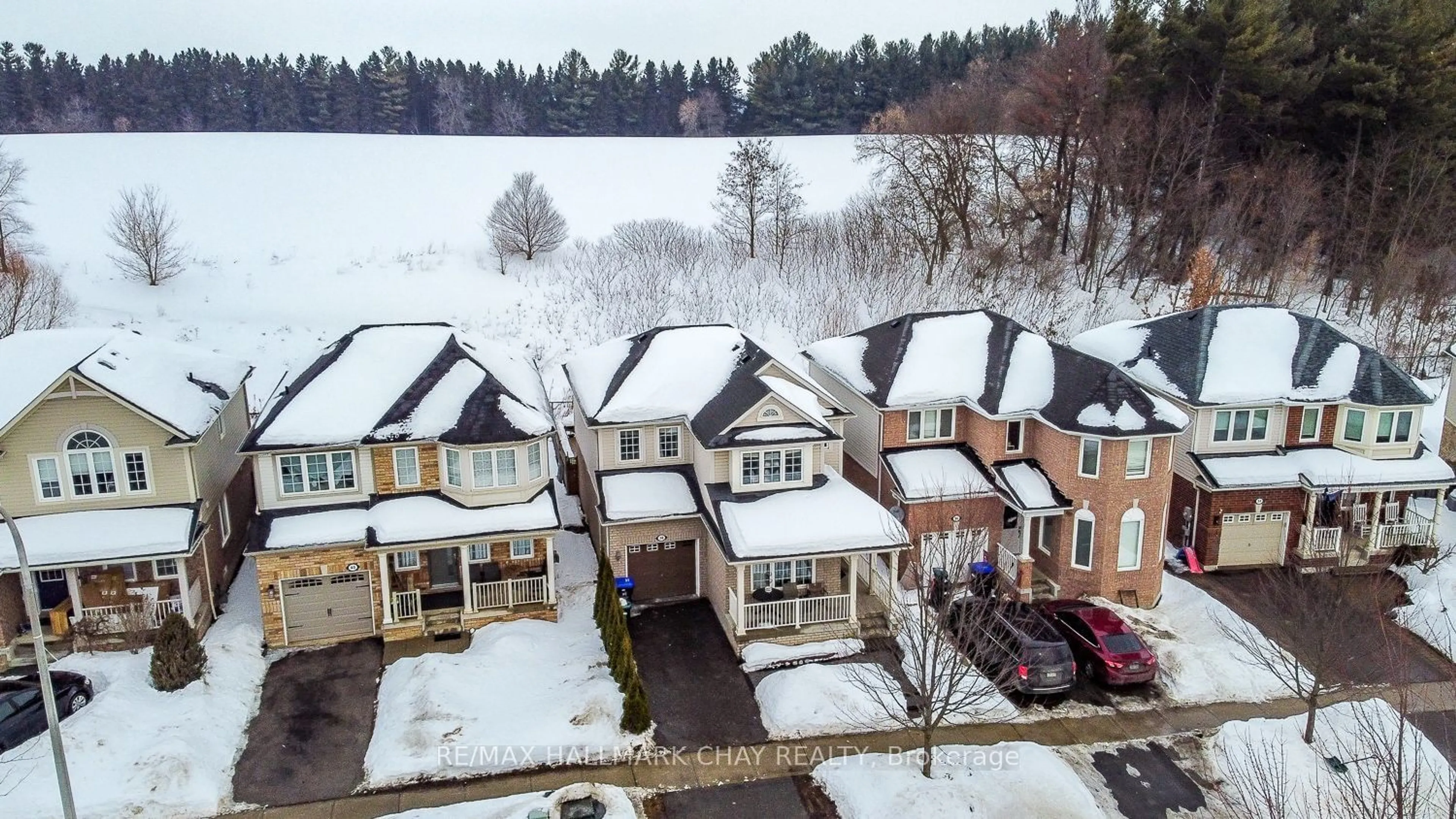 A pic from outside/outdoor area/front of a property/back of a property/a pic from drone, unknown for 38 Steele St, New Tecumseth Ontario L9R 0E6