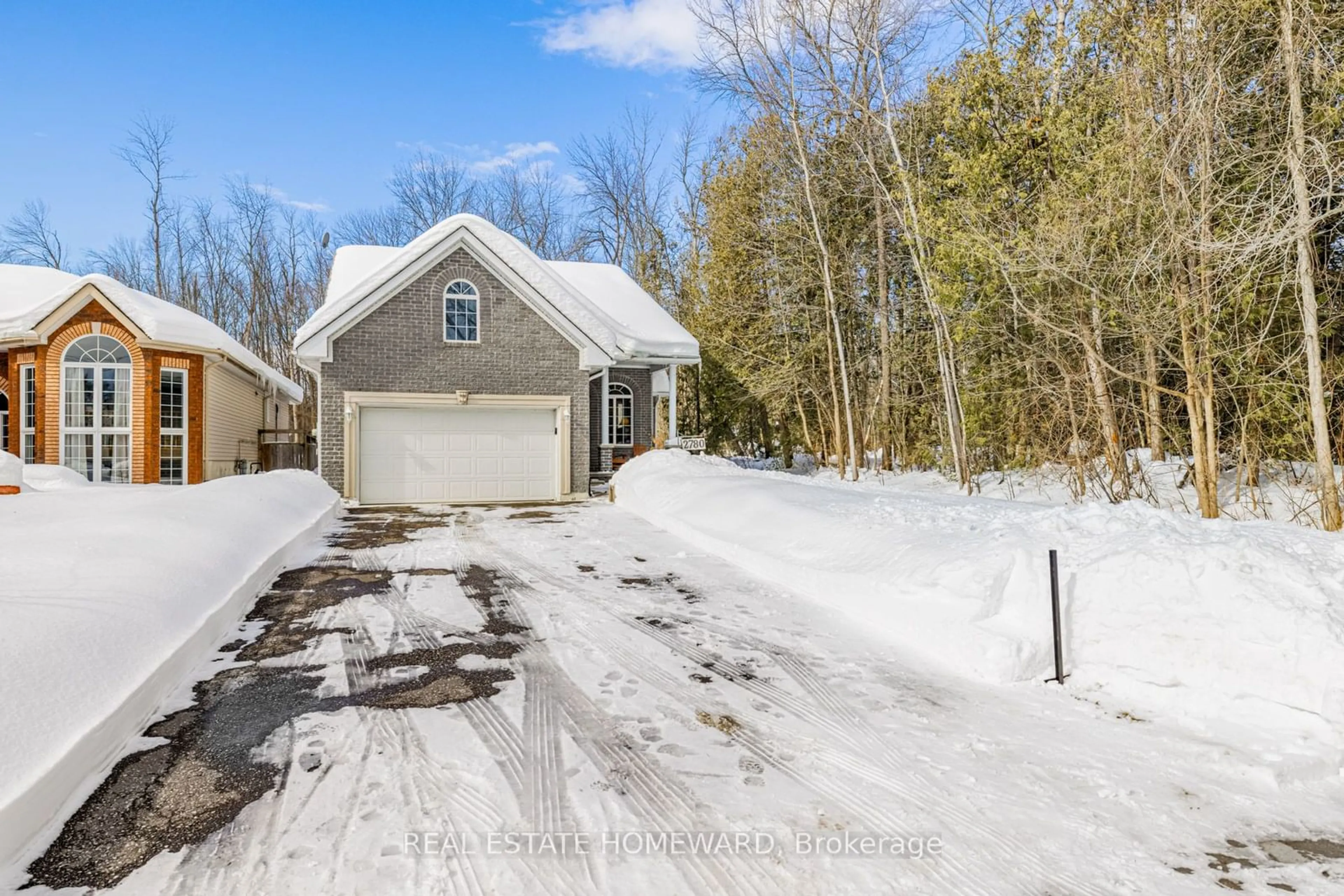 A pic from outside/outdoor area/front of a property/back of a property/a pic from drone, street for 2780 Ireton St, Innisfil Ontario L9S 2J2