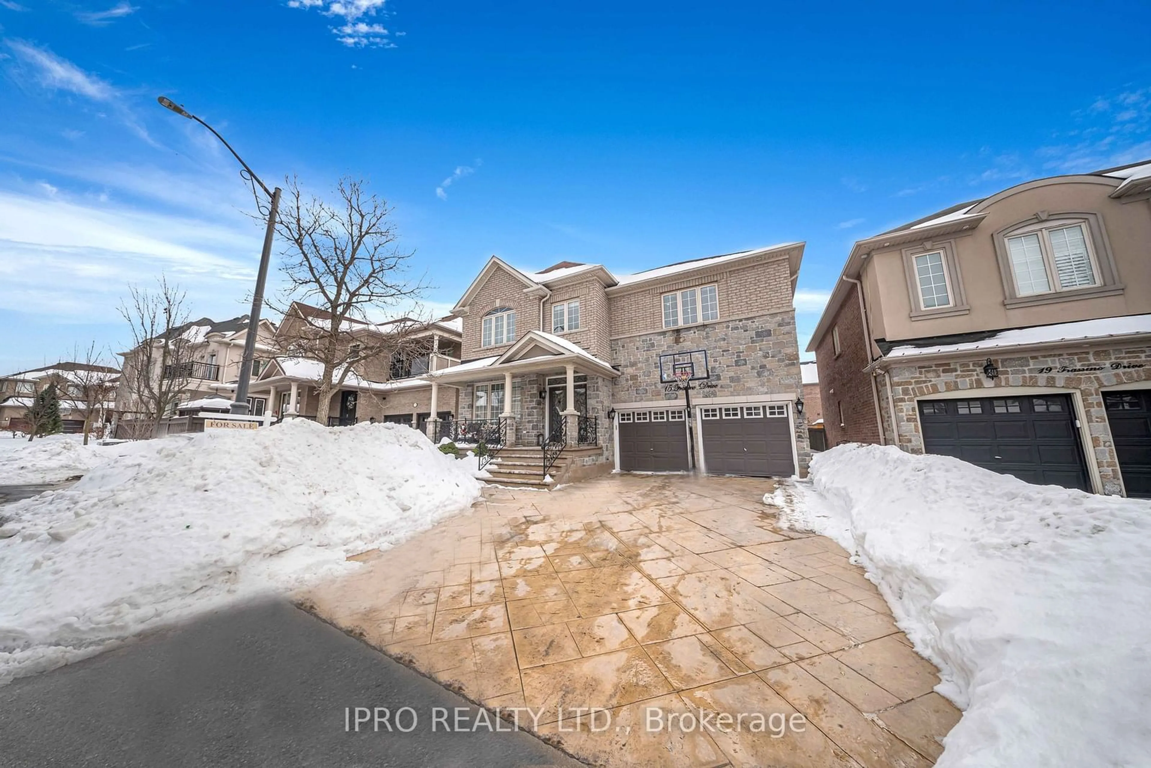 A pic from outside/outdoor area/front of a property/back of a property/a pic from drone, street for 15 Frassino Dr, Vaughan Ontario L4H 0L9