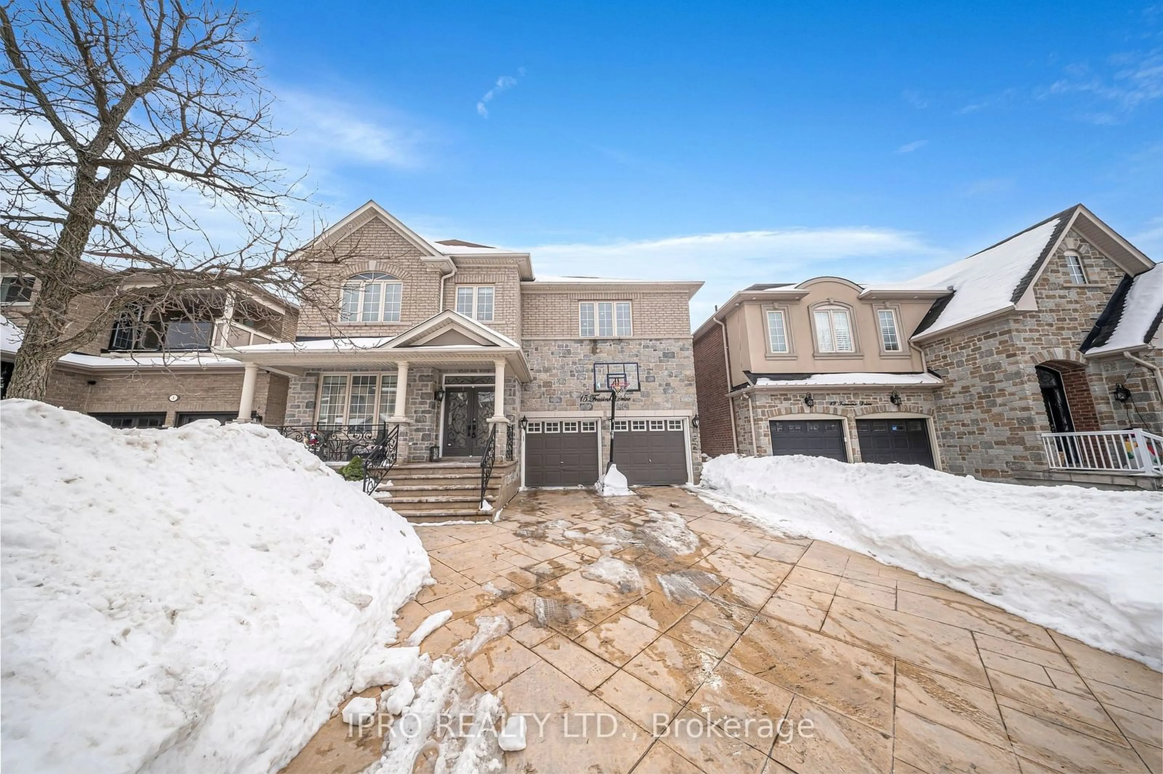 A pic from outside/outdoor area/front of a property/back of a property/a pic from drone, street for 15 Frassino Dr, Vaughan Ontario L4H 0L9