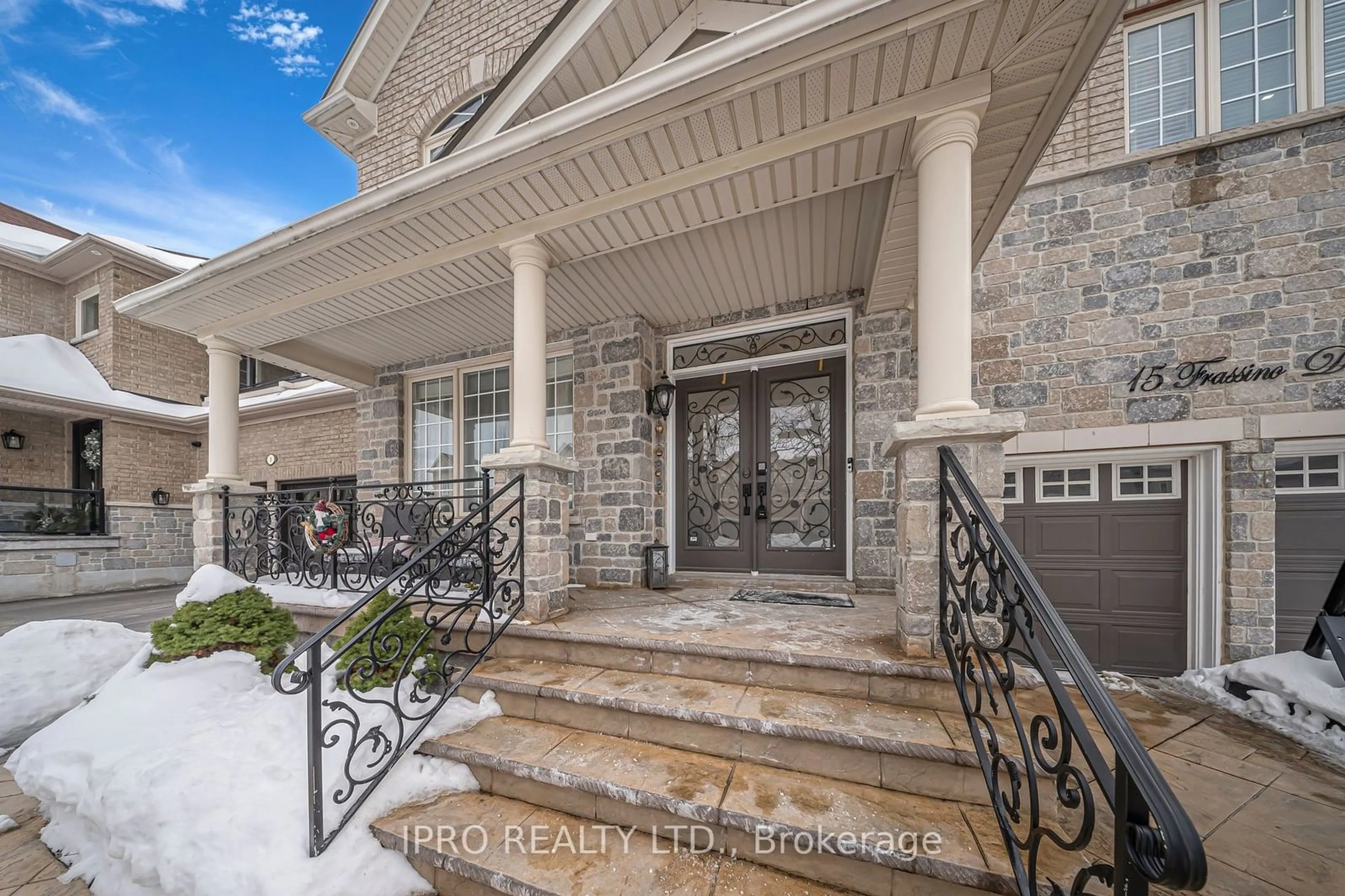 Indoor entryway for 15 Frassino Dr, Vaughan Ontario L4H 0L9