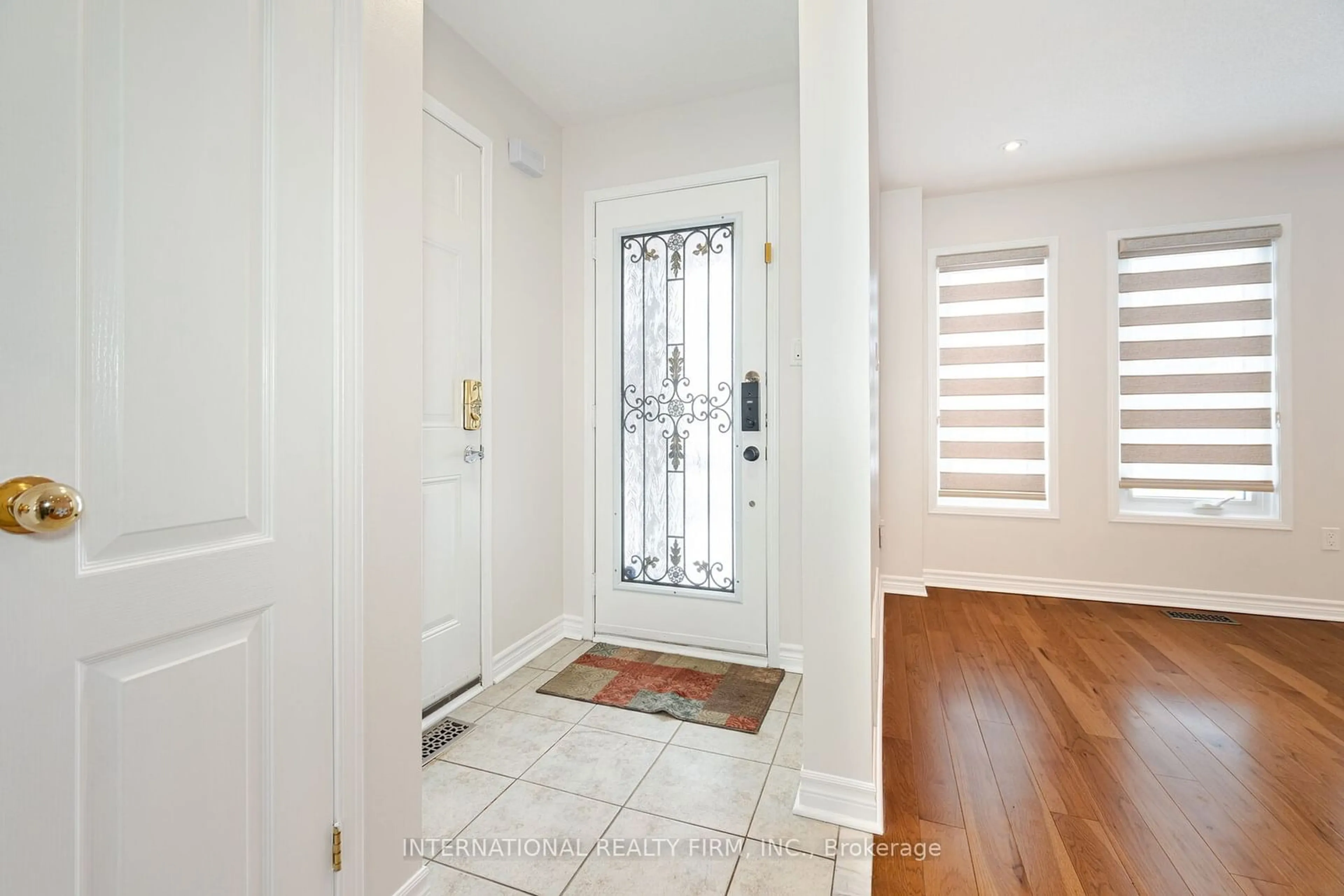 Indoor entryway for 42 Matthew Dr, Vaughan Ontario L4L 9B4