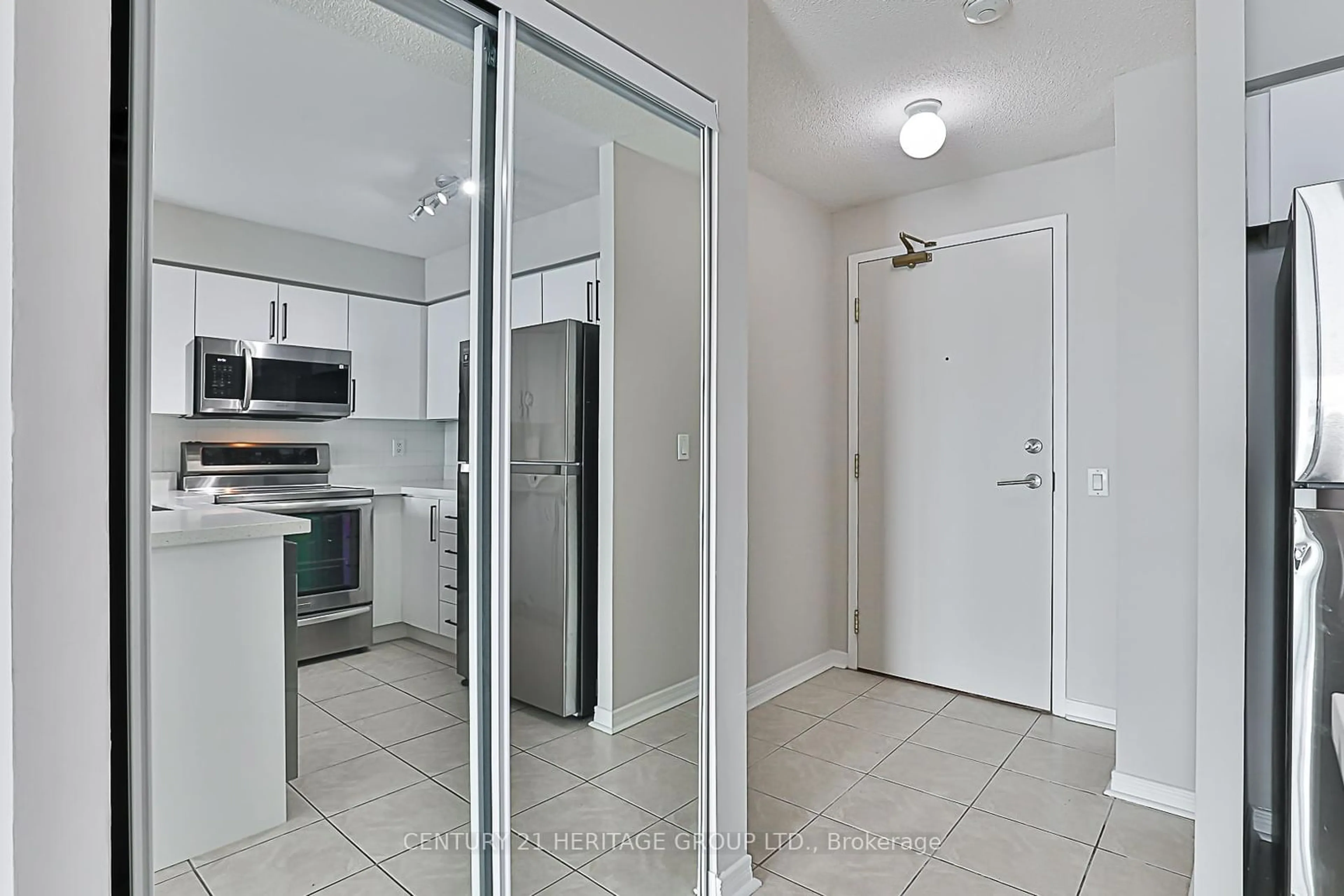 Standard kitchen, unknown for 23 Oneida Cres #1207, Richmond Hill Ontario L4B 0A2