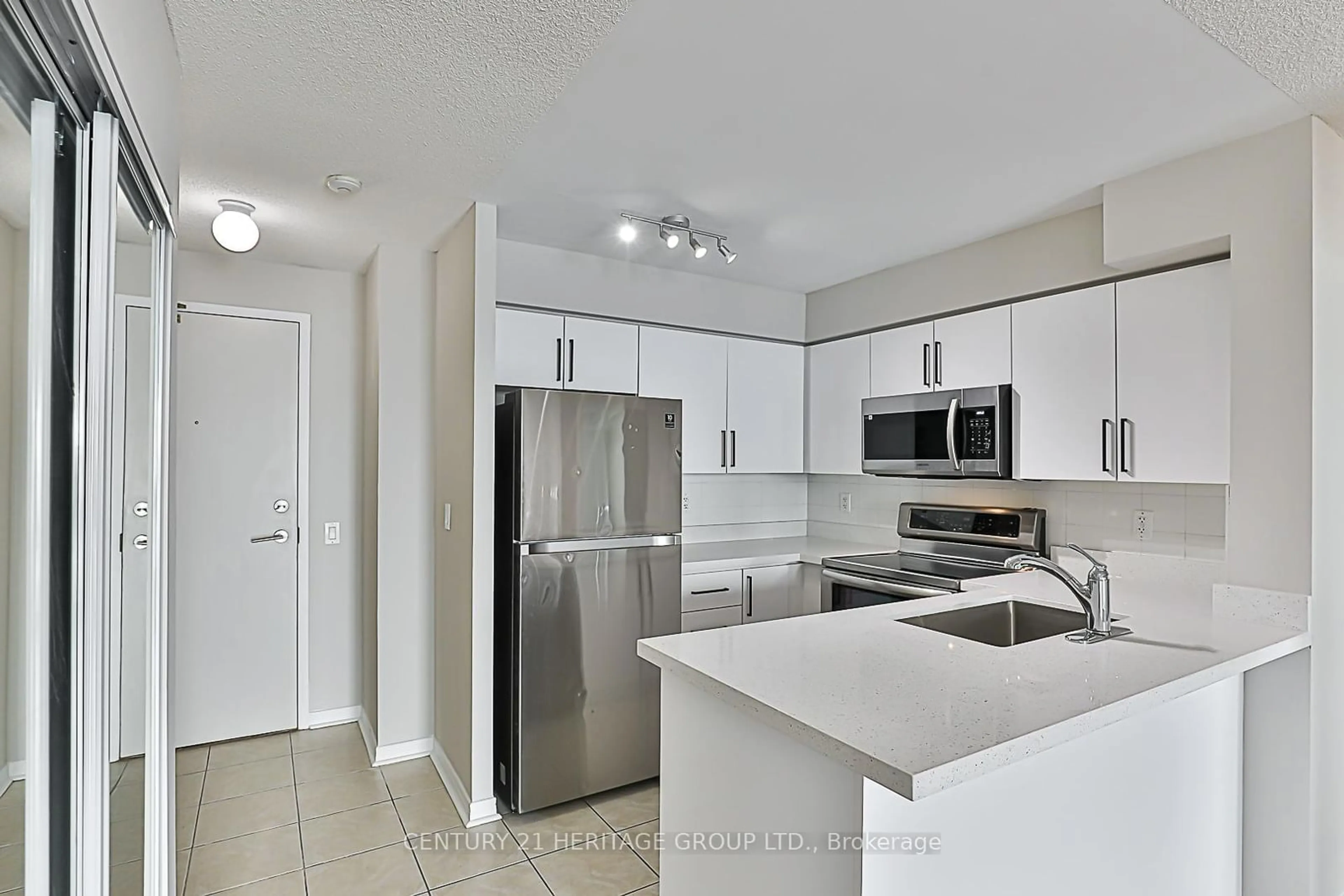 Standard kitchen, ceramic/tile floor for 23 Oneida Cres #1207, Richmond Hill Ontario L4B 0A2